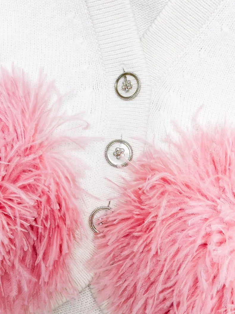 Chanel Fall/Winter 2023, white cashmere vest with pink ostrich feather - Image 2