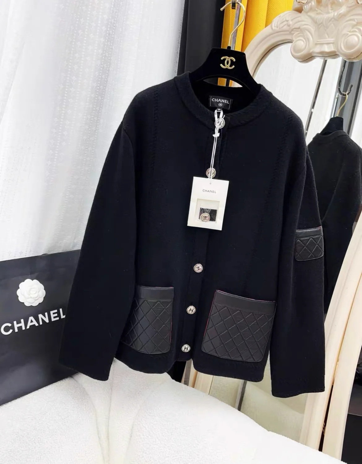 Chanel FALL-WINTER 2024/25 JACKET Cashmere & Lambskin size 36 - Image 2