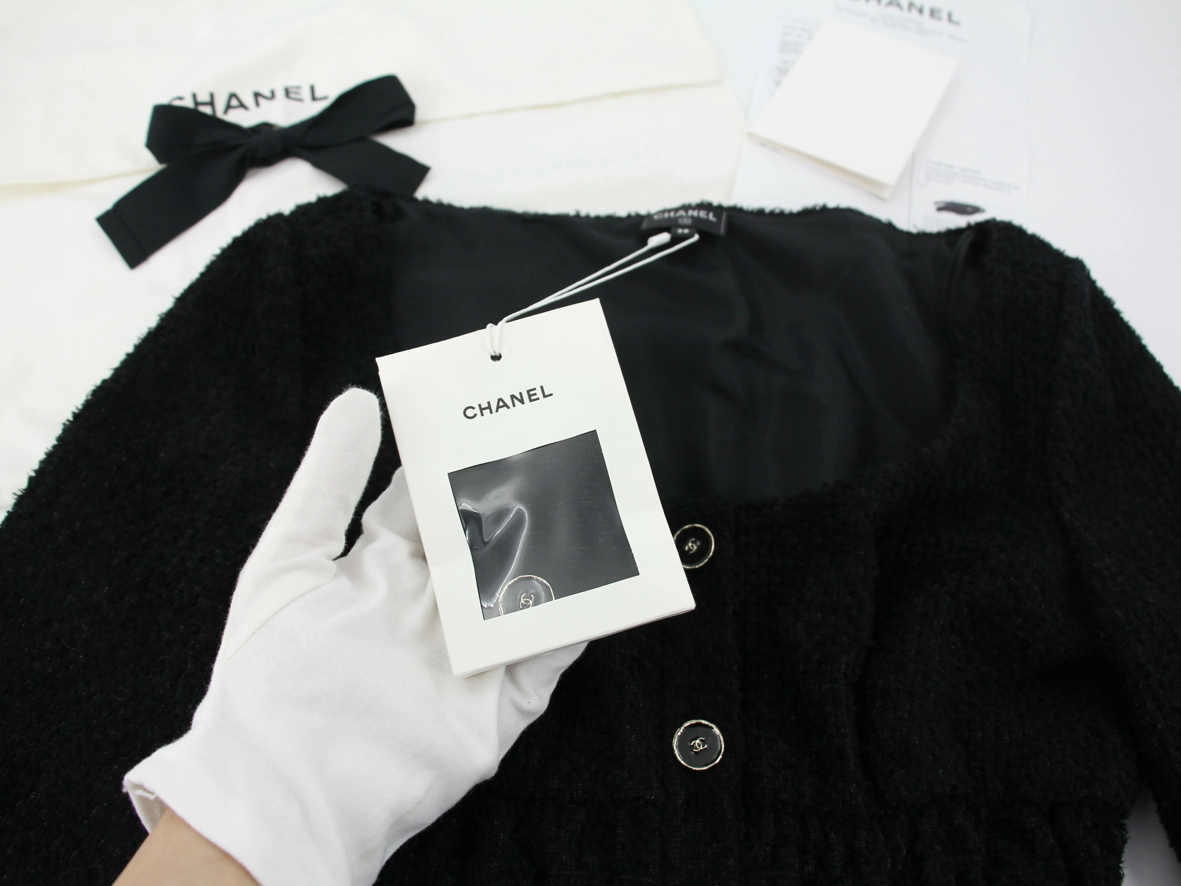 Chanel Fall-Winter 2025/26 Pre-Collection Iridescent Wool Tweed & Cotton Tulle Short Sleeved Top - Image 6