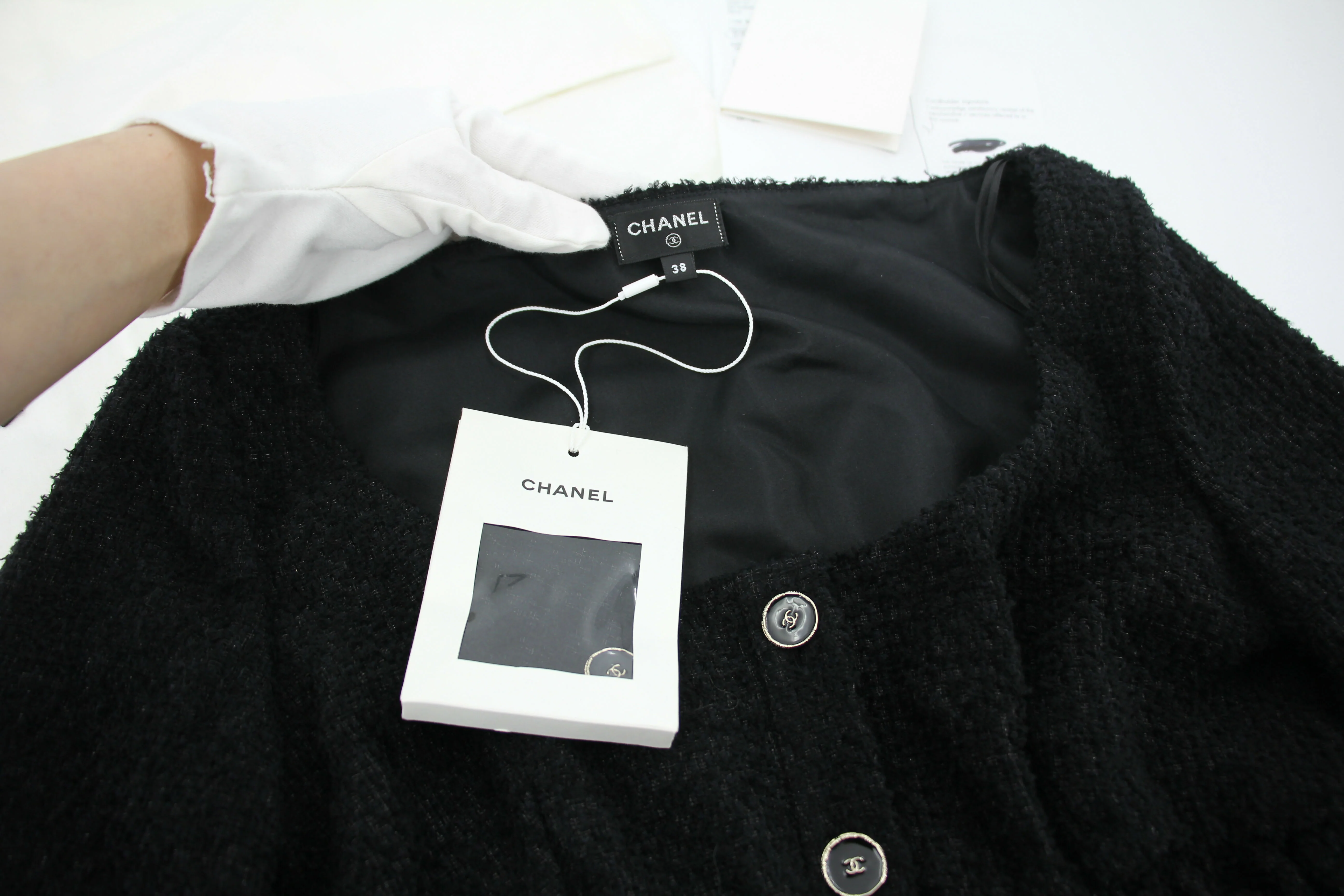 Chanel Fall-Winter 2025/26 Pre-Collection Iridescent Wool Tweed & Cotton Tulle Short Sleeved Top - Image 7