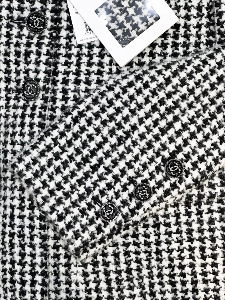 Chanel 22k black and white houndstooth tweed coat - Image 3