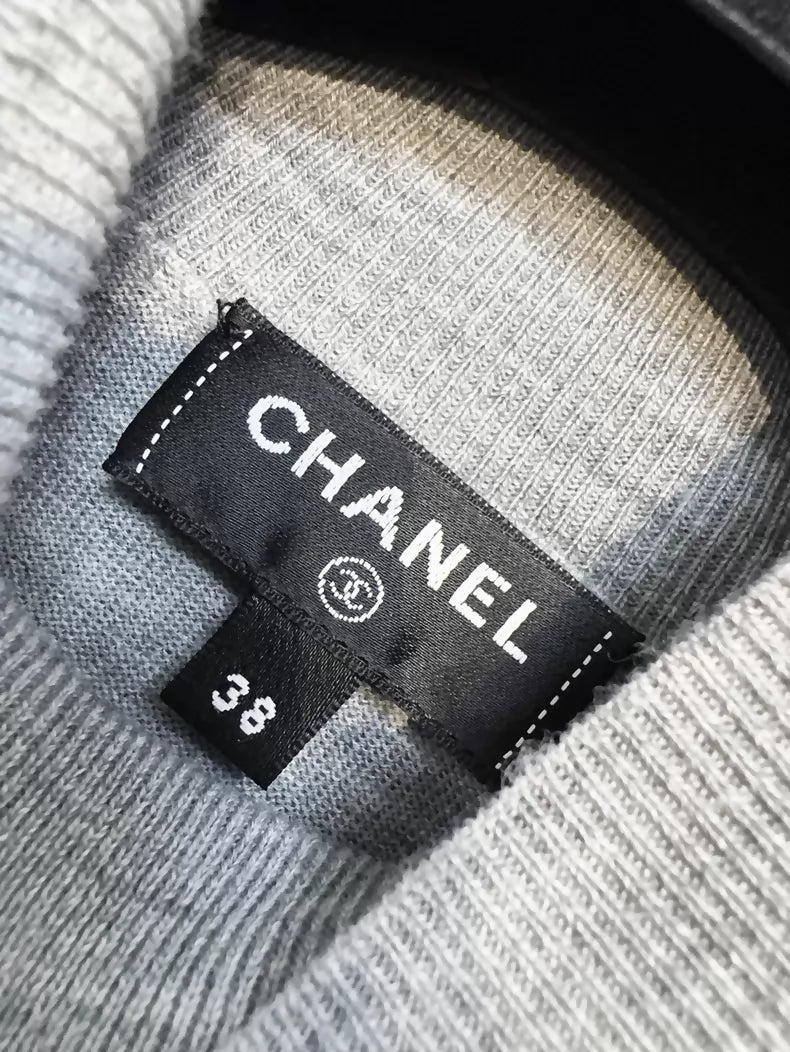 Chanel 22K grey turtleneck knit sweater with rhinestone and beaded floral print - Image 8