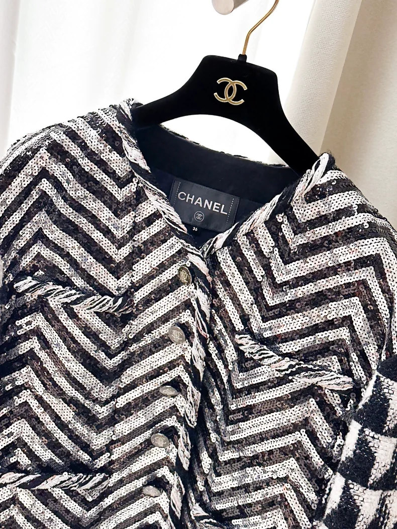 Chanel 21k Black and White Sequin jacket - Image 2