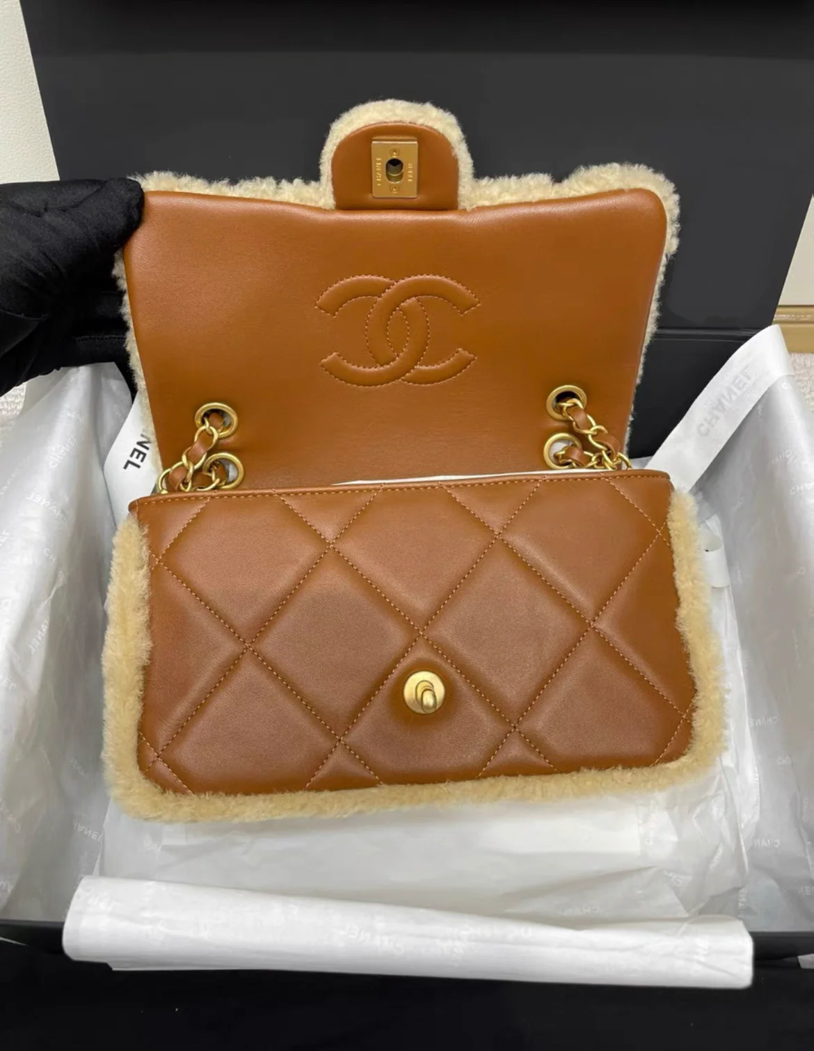 Chanel 24 FLAP BAG Shearling Lambskin & Gold-Tone Metal
Beige & Brown - Image 2
