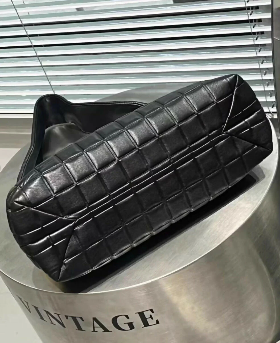 Chanel Vintage Black chocolat bars clutch - Image 3