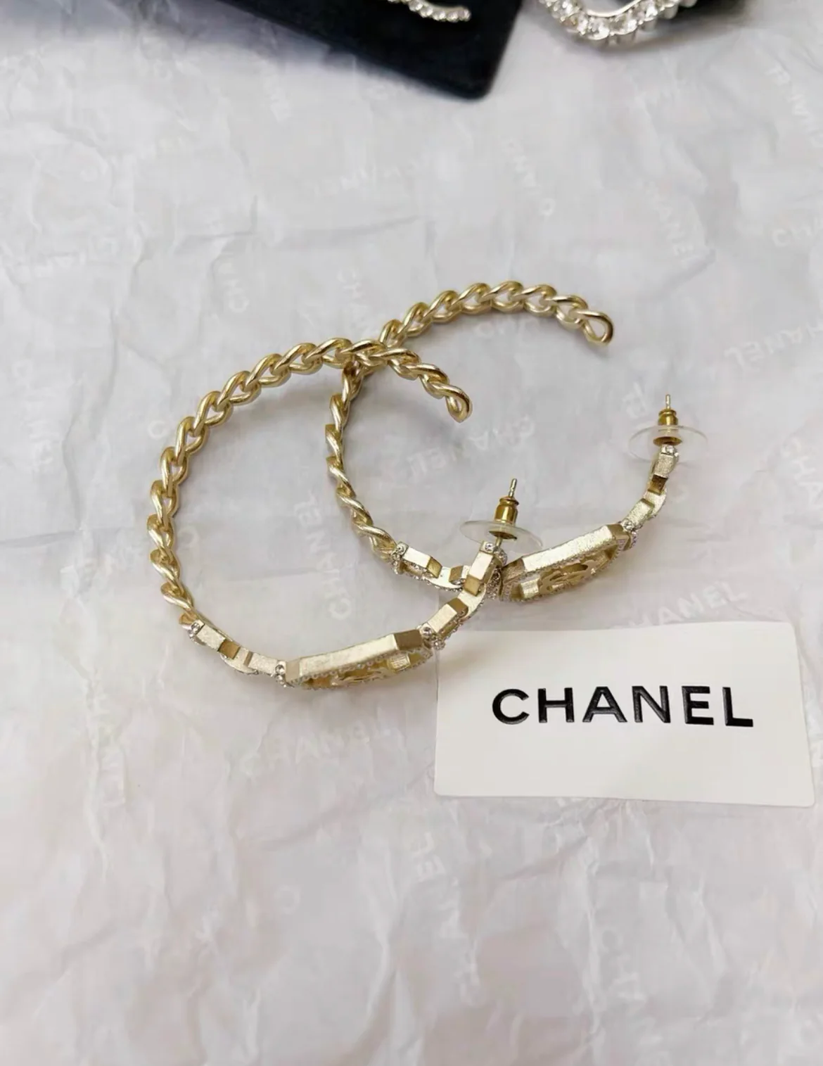 Chanel gold CC chain diamond hoop earrings - Image 5
