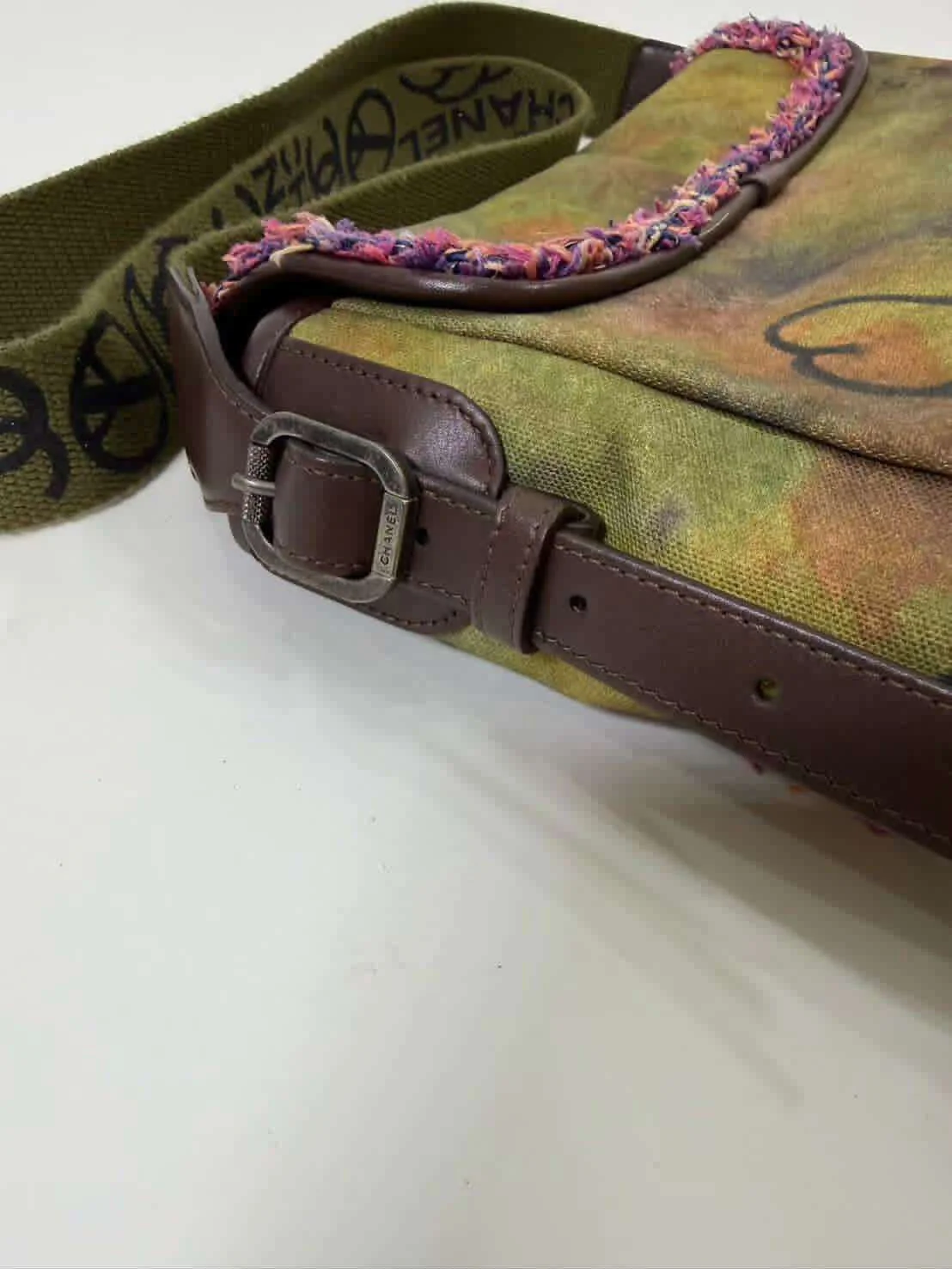 Chanel Graffiti messenger bag small - Image 3