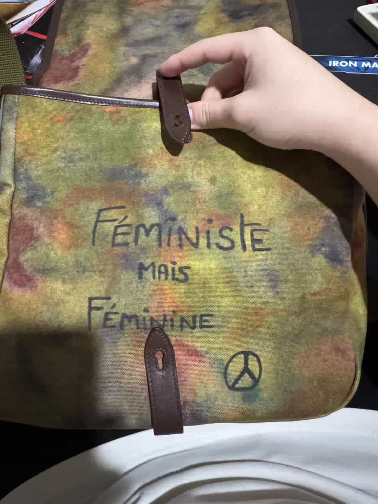 Chanel Graffiti messenger bag small - Image 6