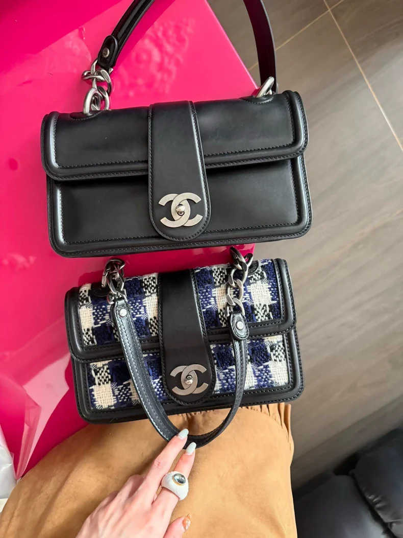 Chanel handbag in black and silver box calfskin with chain - Image 2