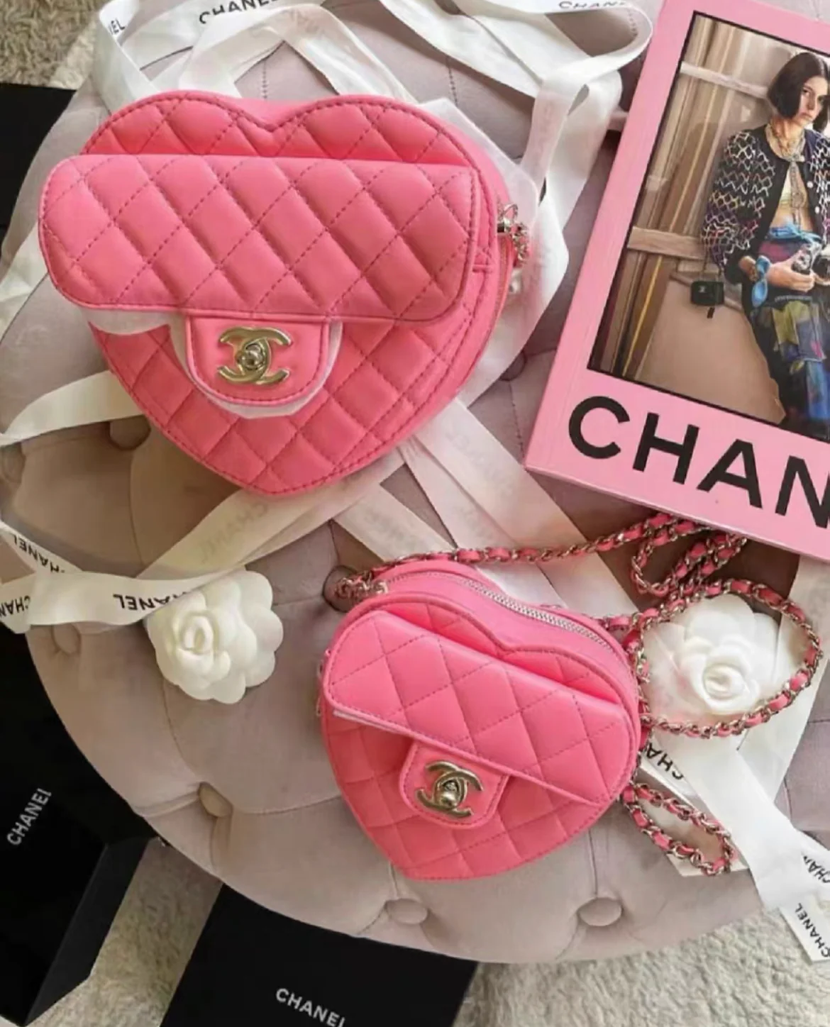 Chanel Heart Bag SS22 Large size in Pink - Image 2