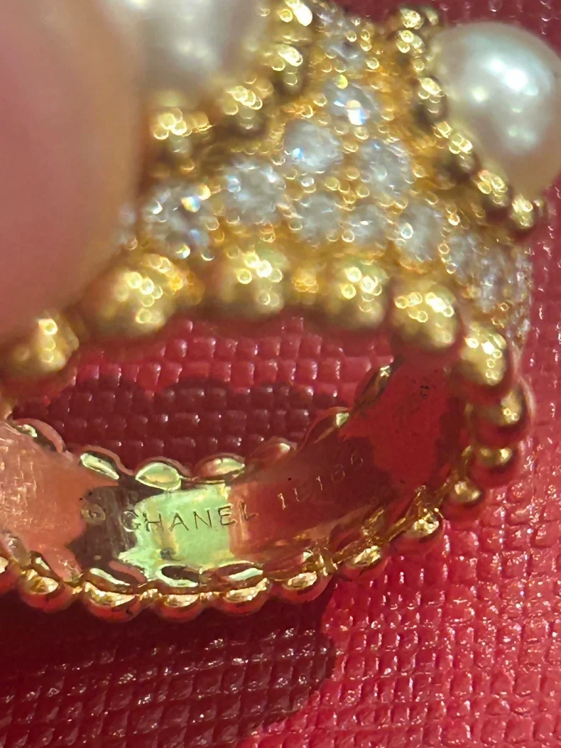 Chanel high-jewelry gold clip-on earrings + ring - Image 2