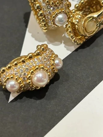 Chanel high-jewelry gold clip-on earrings + ring - Image 3