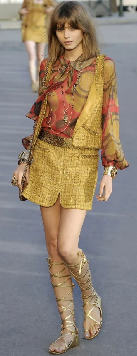 Chanel Iconic 11C Saint-Tropez Yellow Multicolor Tweed Gripoix Waistcoat Vest FR 40 - Image 3