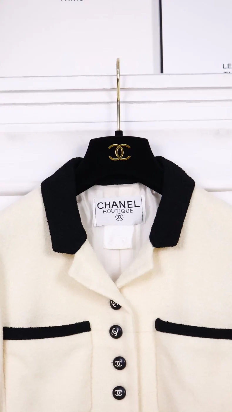 Chanel 1996 black and ecru jacket - Image 3