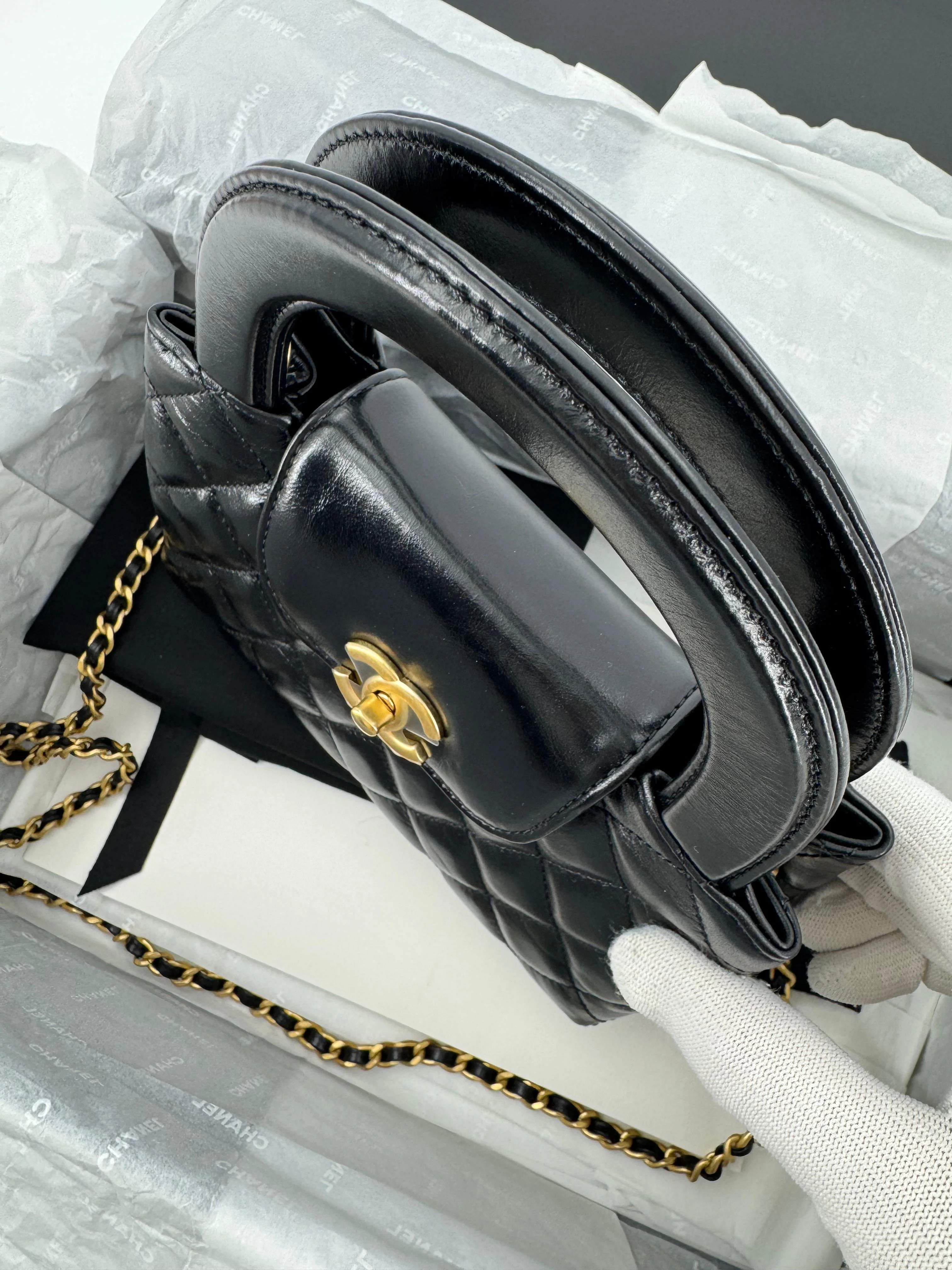 Chanel kelly Bag in Black leather gold hardware - Image 13