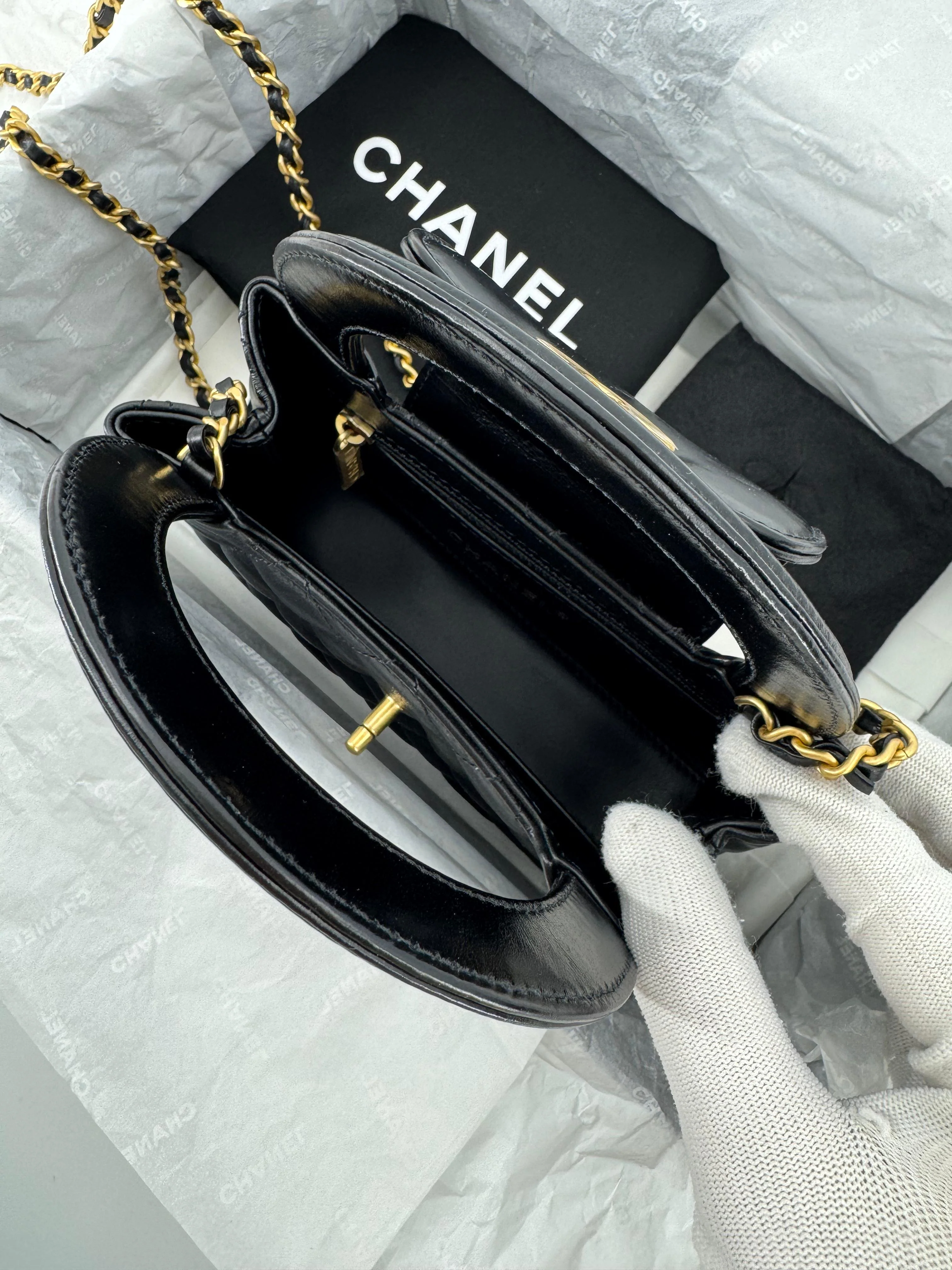 Chanel kelly Bag in Black leather gold hardware - Image 4