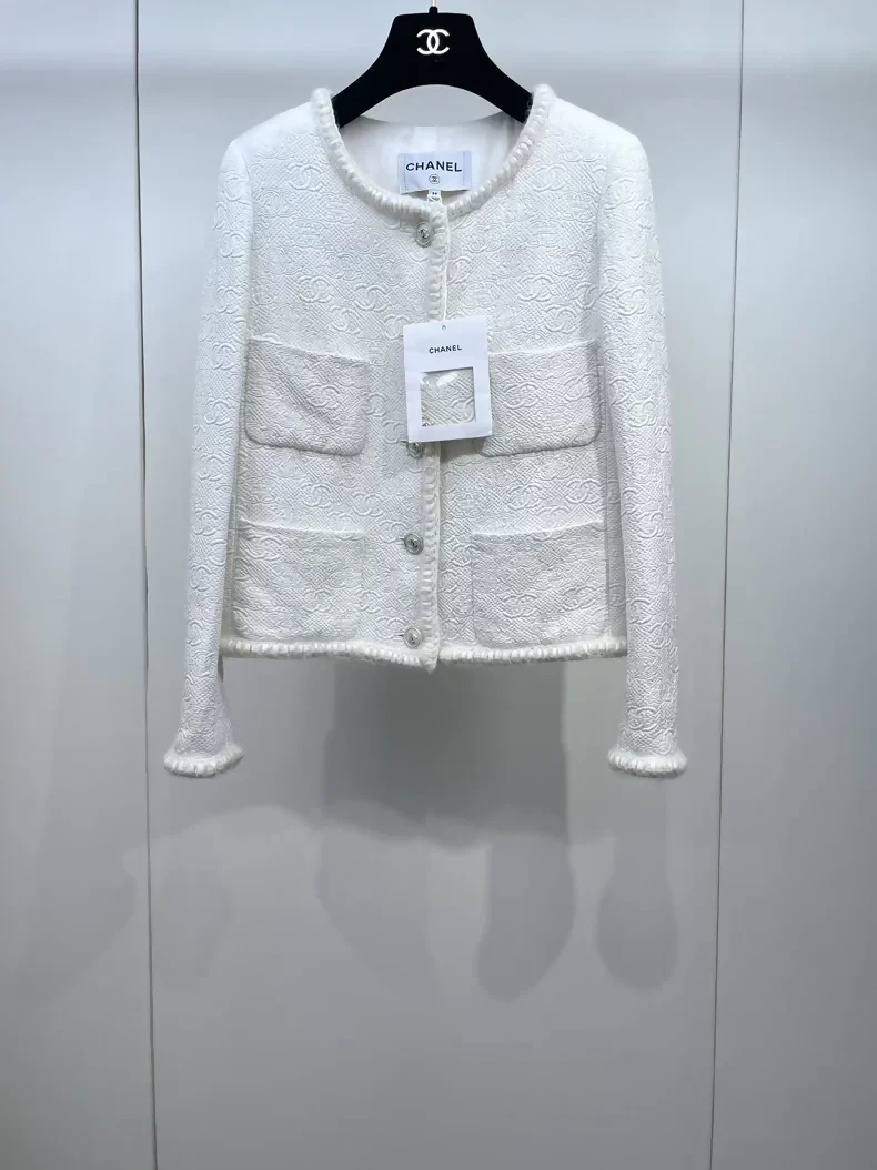 Chanel 21A white ecru tweed Jacket