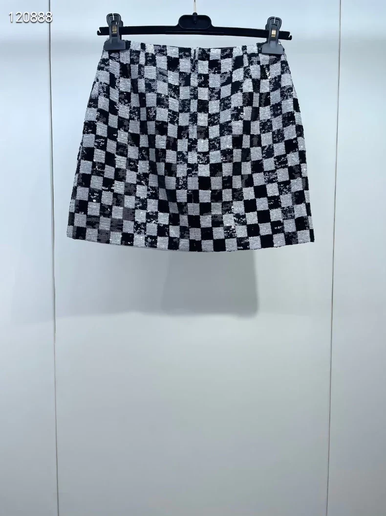 Chanel 21A black & white Sequin Checkered Skirt - Image 2