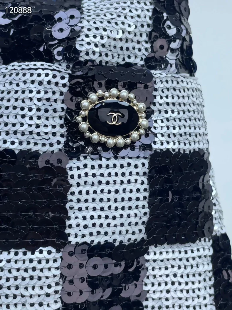 Chanel 21A black & white Sequin Checkered Skirt - Image 3