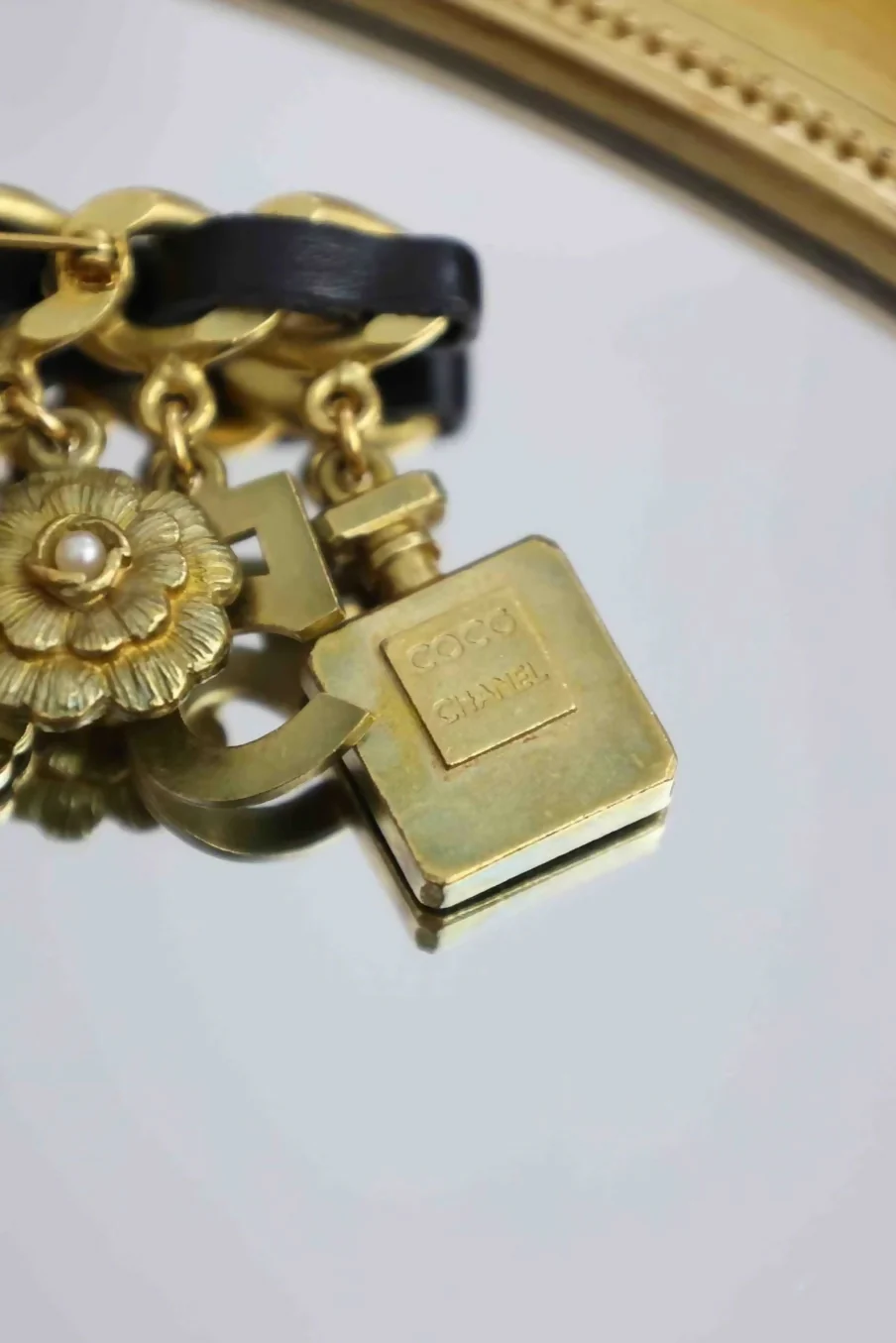 Chanel leather chain pendant brooch - Image 3