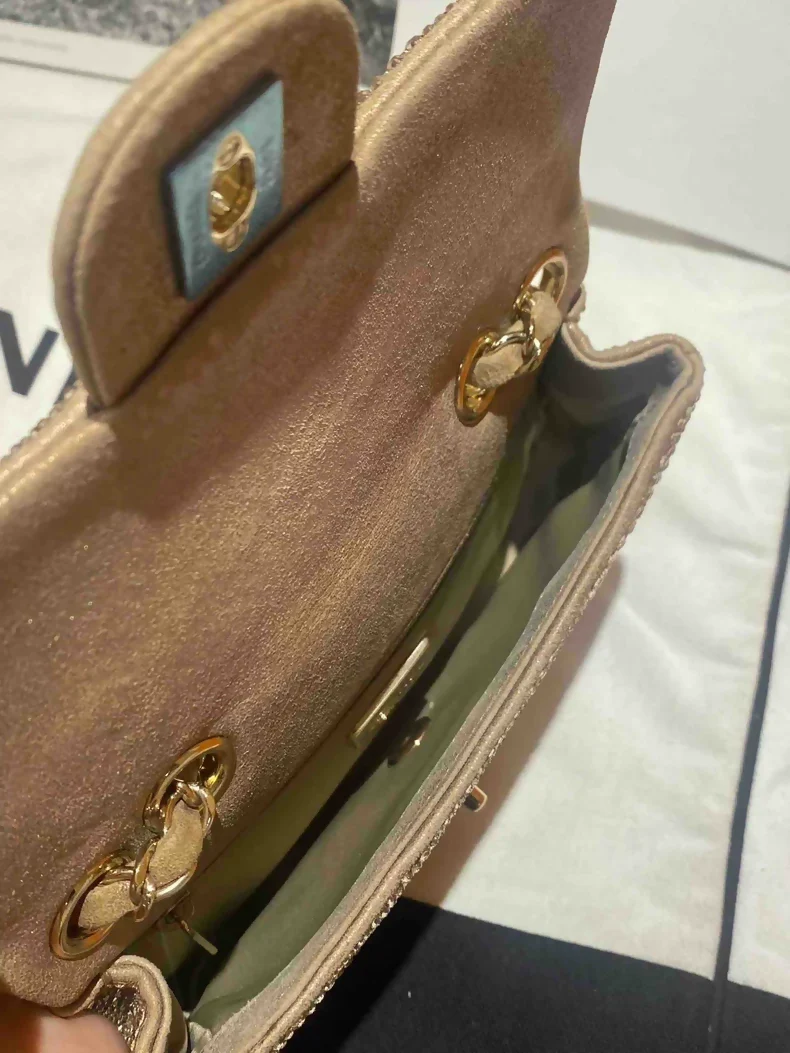 Chanel light pink full-diamond CF chain flap bag - Image 3