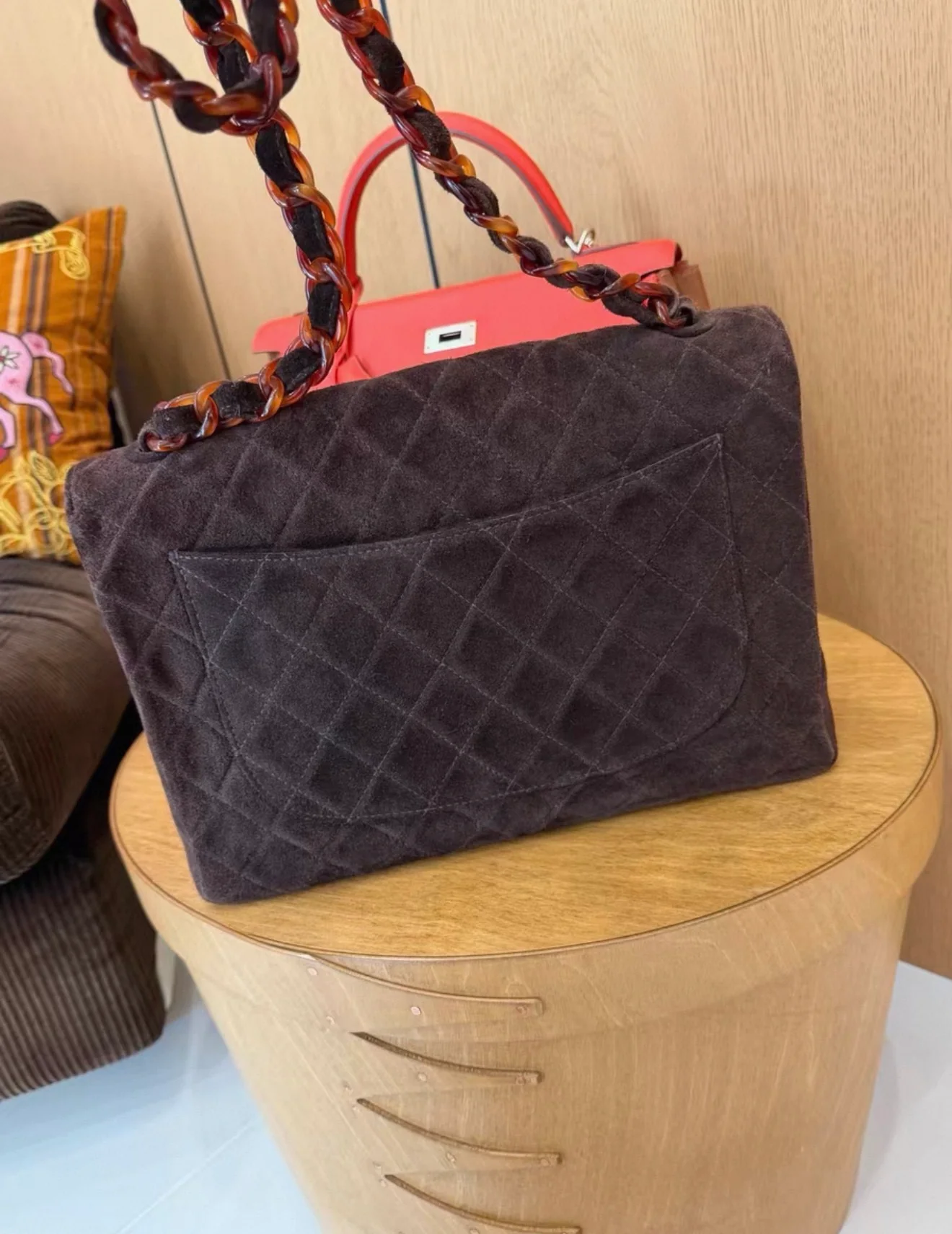 Chanel Maxi Fla Bag in brown suede leather with tortoise hardware - Image 5