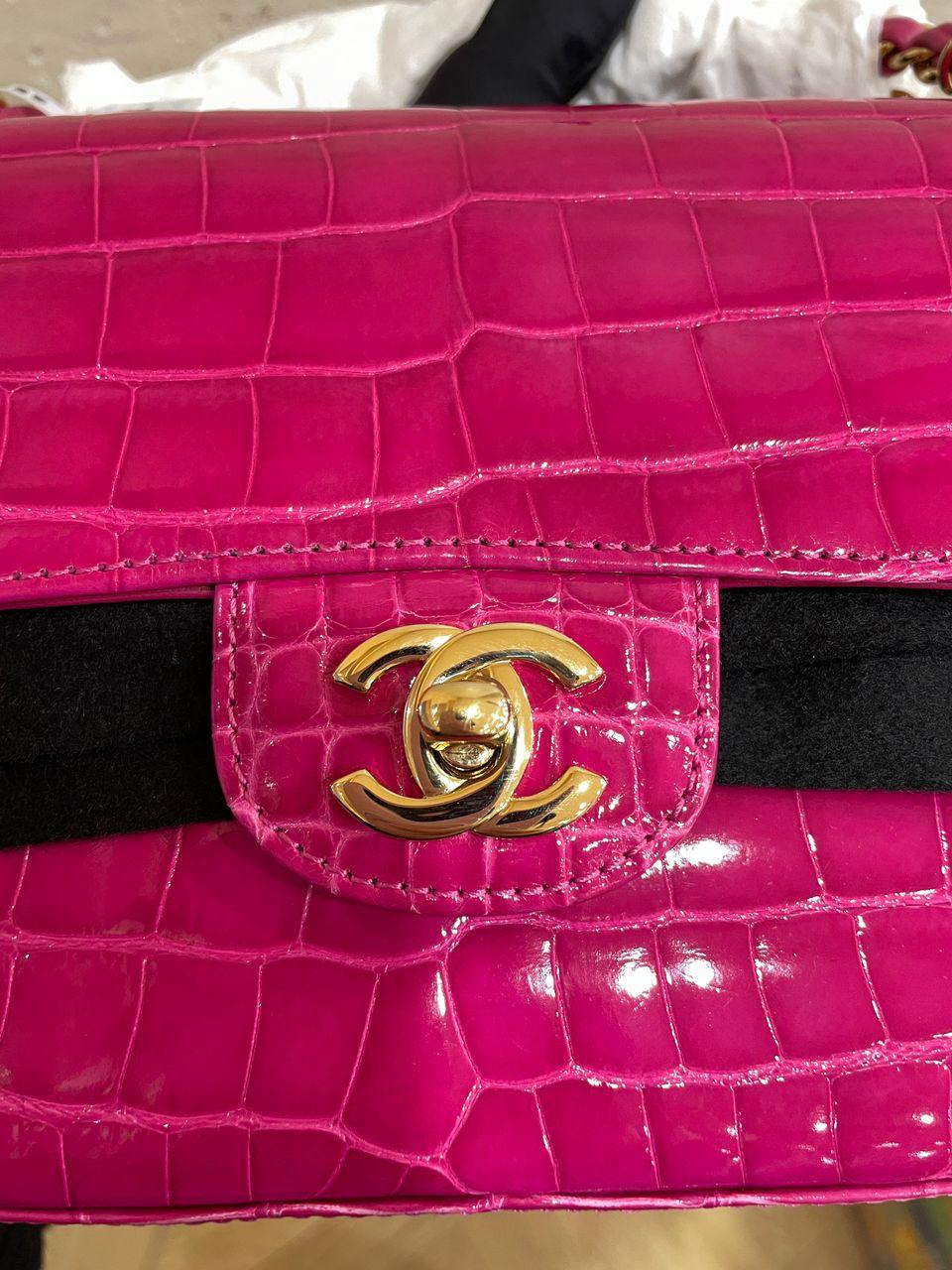 Chanel Medium Pink crocodile Alligator Flap Bag Gold Hardware - Image 23
