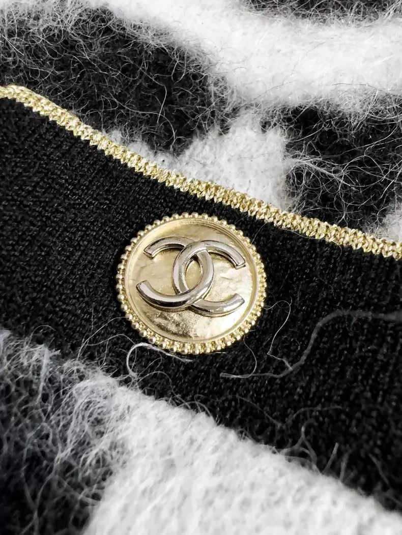Chanel 20A Black and White Camellia Mohair Sweater with Gold Buttons - Image 4
