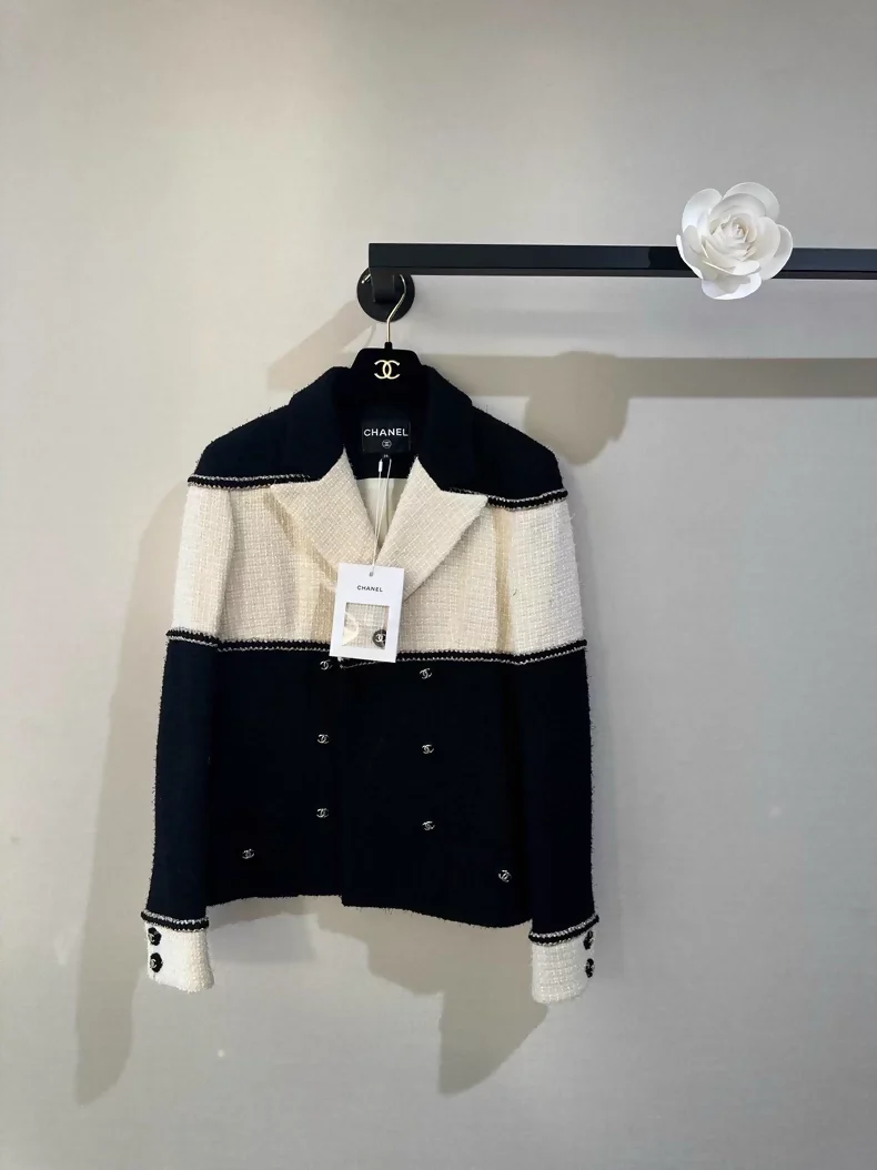 Chanel 20A Black and White Wool jacket