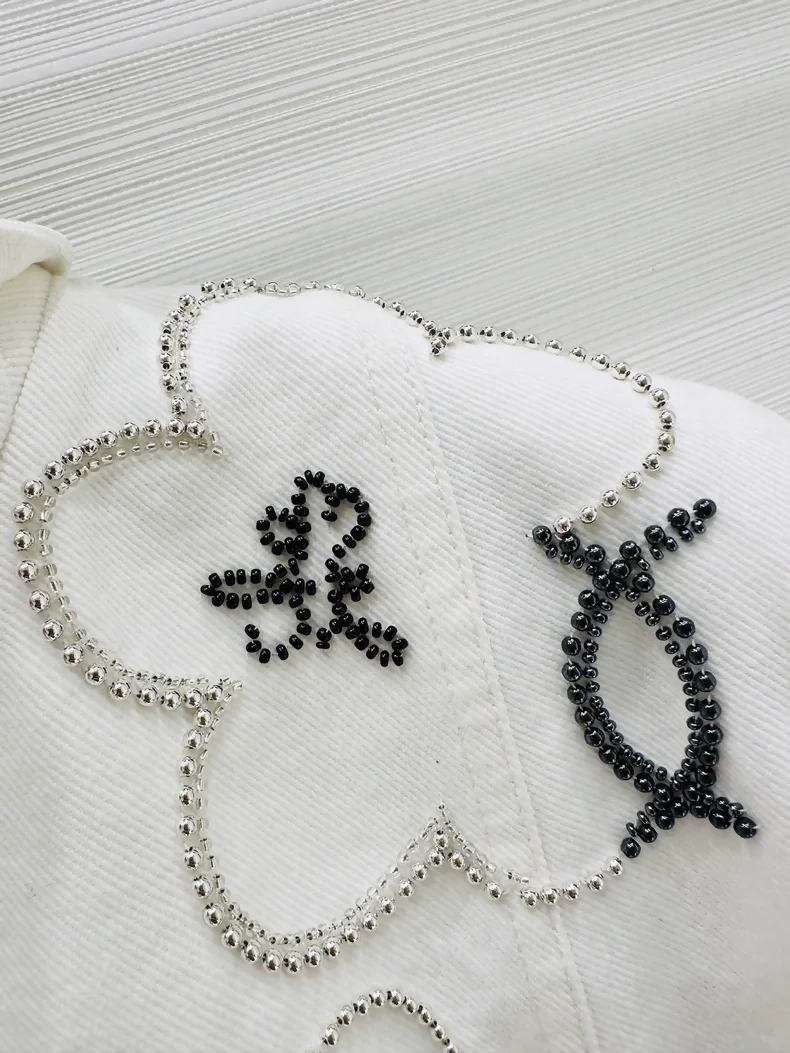 Chanel Métiers d'Art white denim jacket with beaded camellia - Image 3