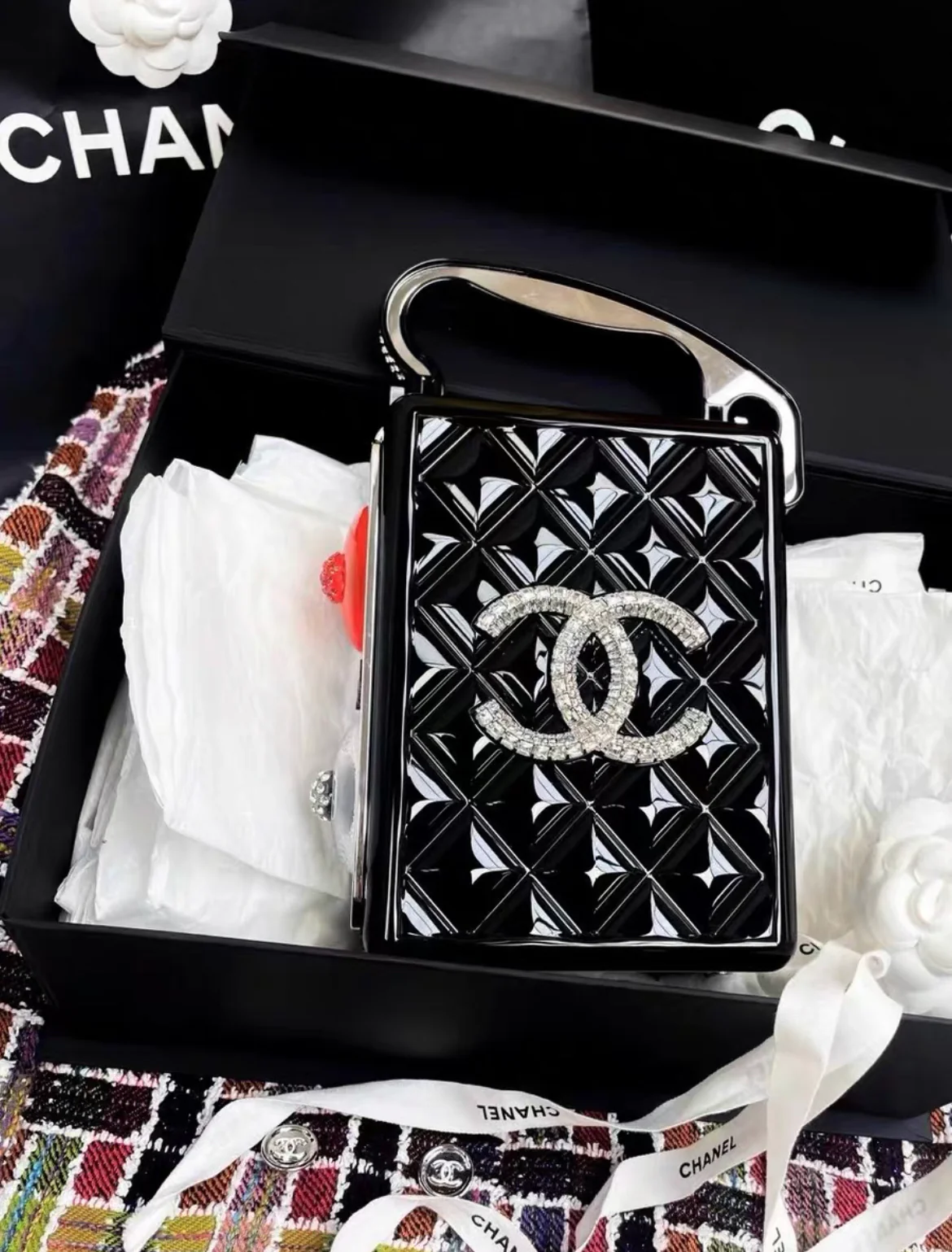 CHANEL MINAUDIÈRE LIMITED EDITION PLEXIGLASS TRAFFIC SILVER-TONE HARDWARE - Image 2