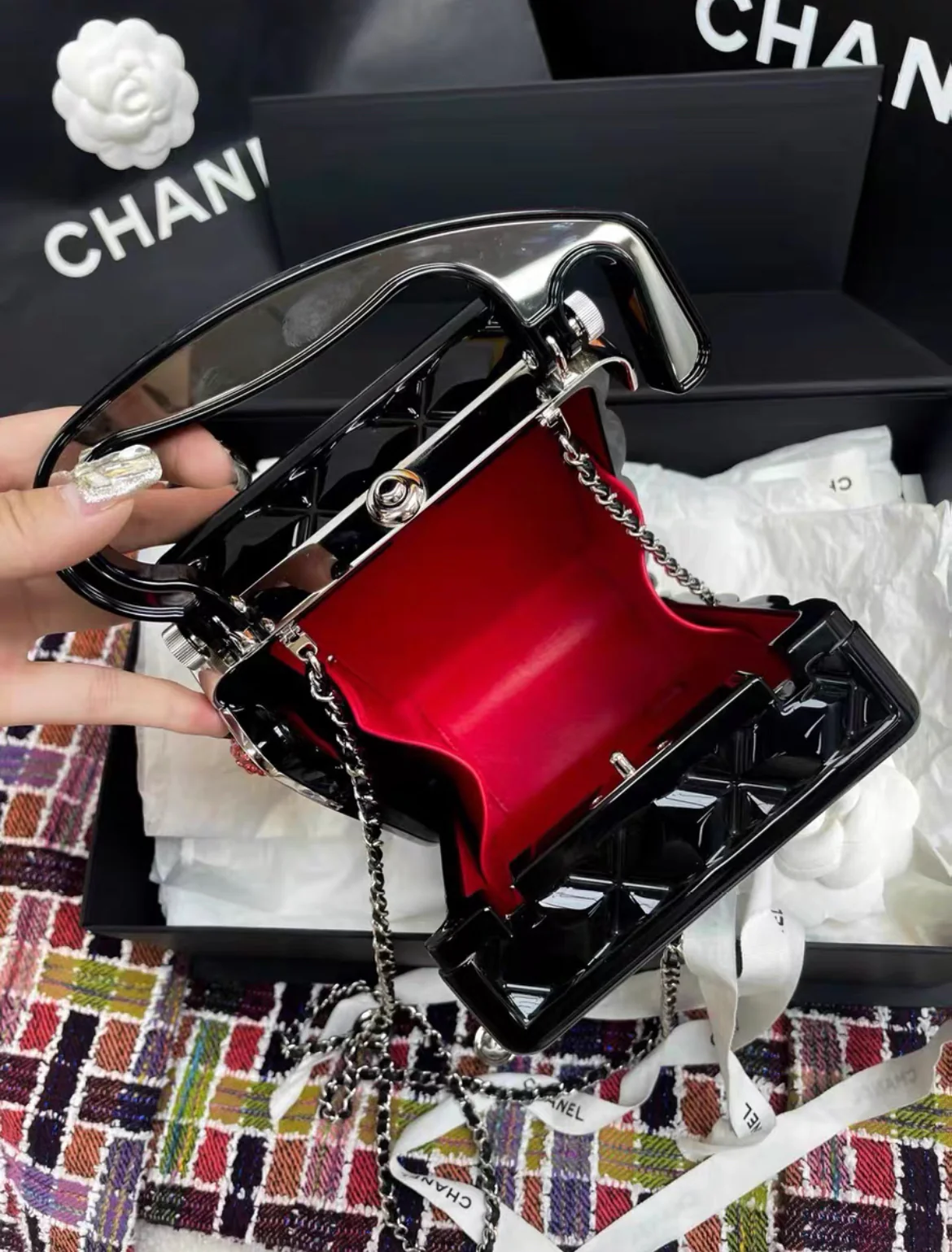 CHANEL MINAUDIÈRE LIMITED EDITION PLEXIGLASS TRAFFIC SILVER-TONE HARDWARE - Image 7