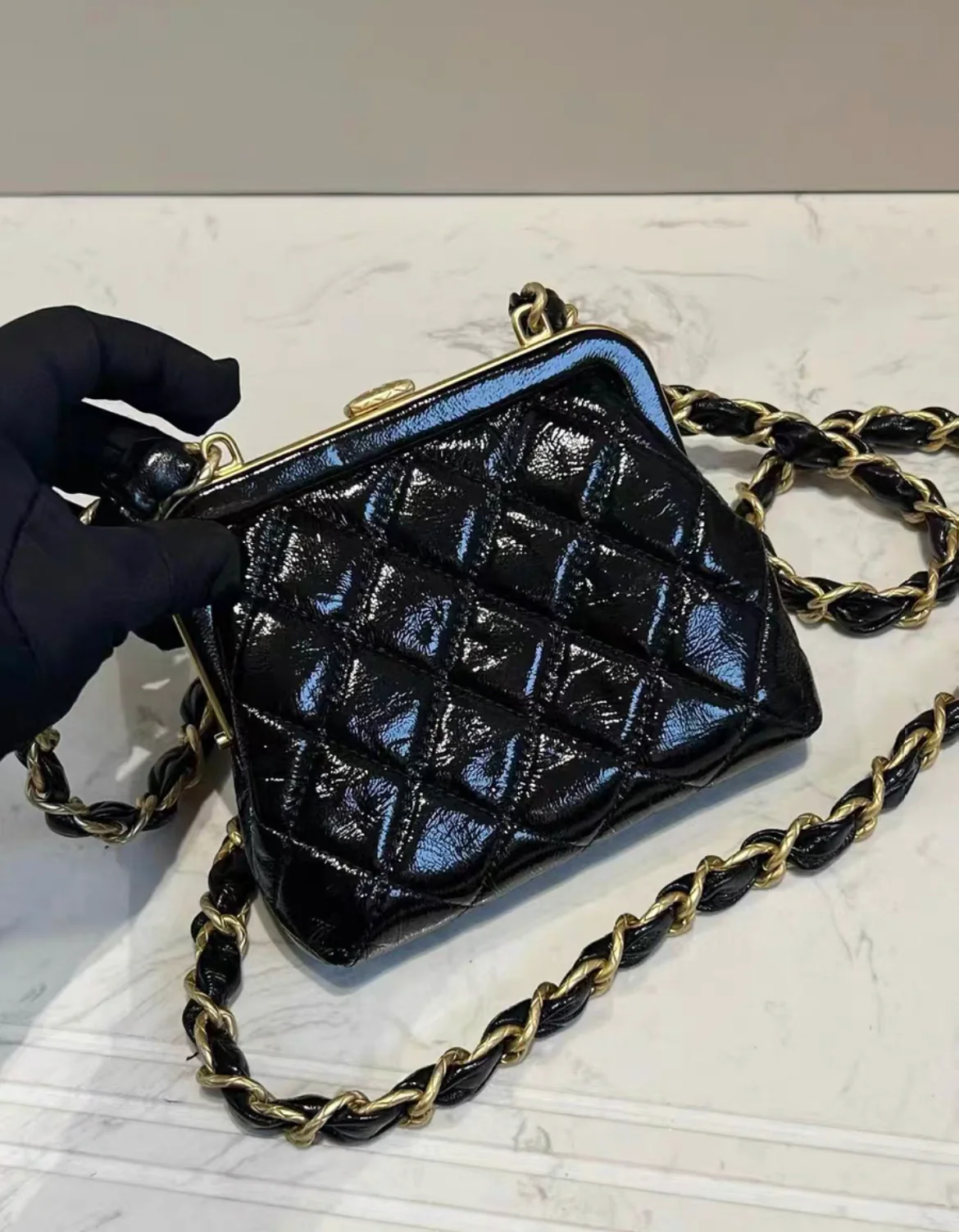 Chanel Mini Clutch with Bow Crossbody Bag Black Shiny Lambskin and Pink Patent Crumpled Lambskin Antique Gold Hardware - Image 4