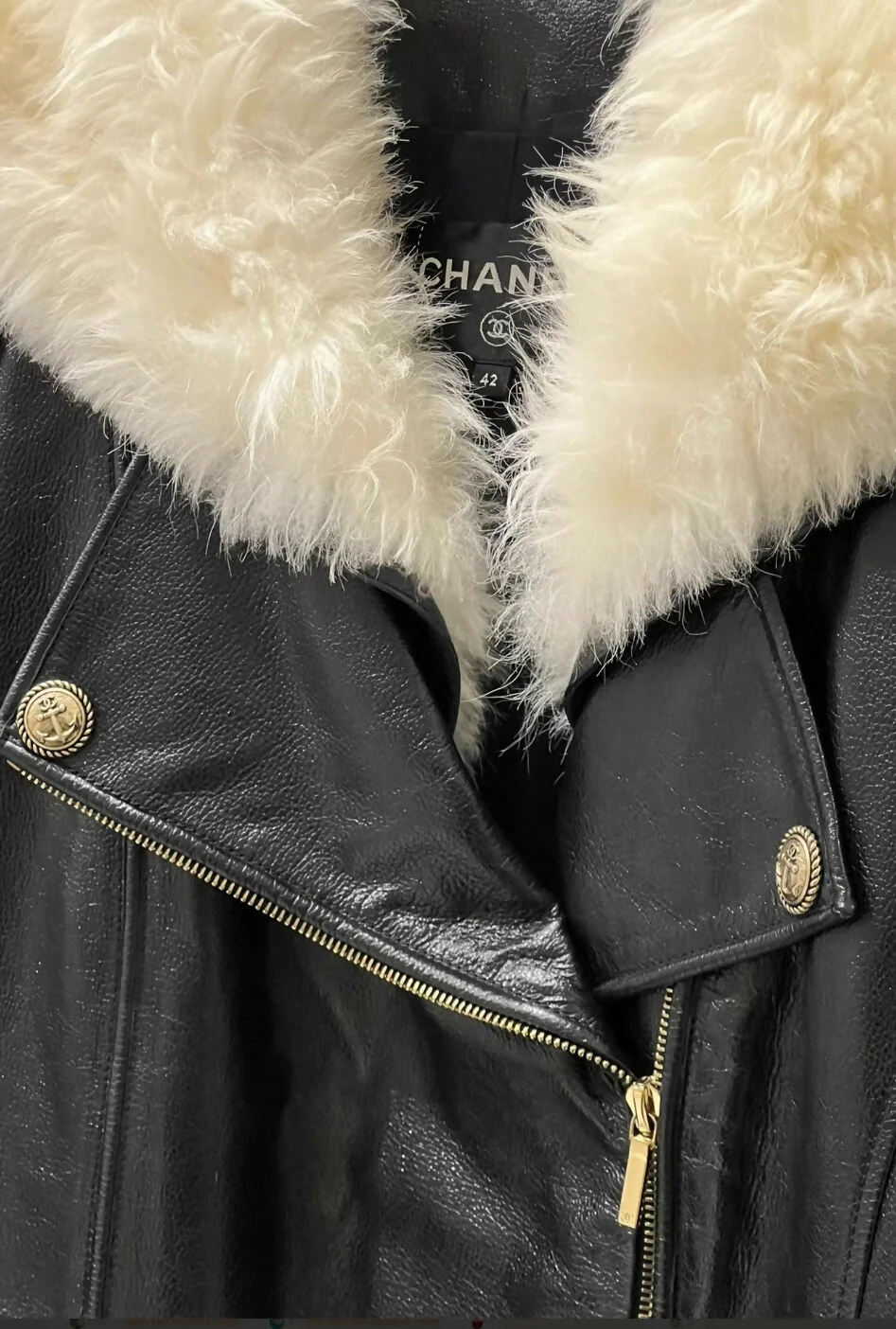 Chanel 18A leather fur coat - Image 2