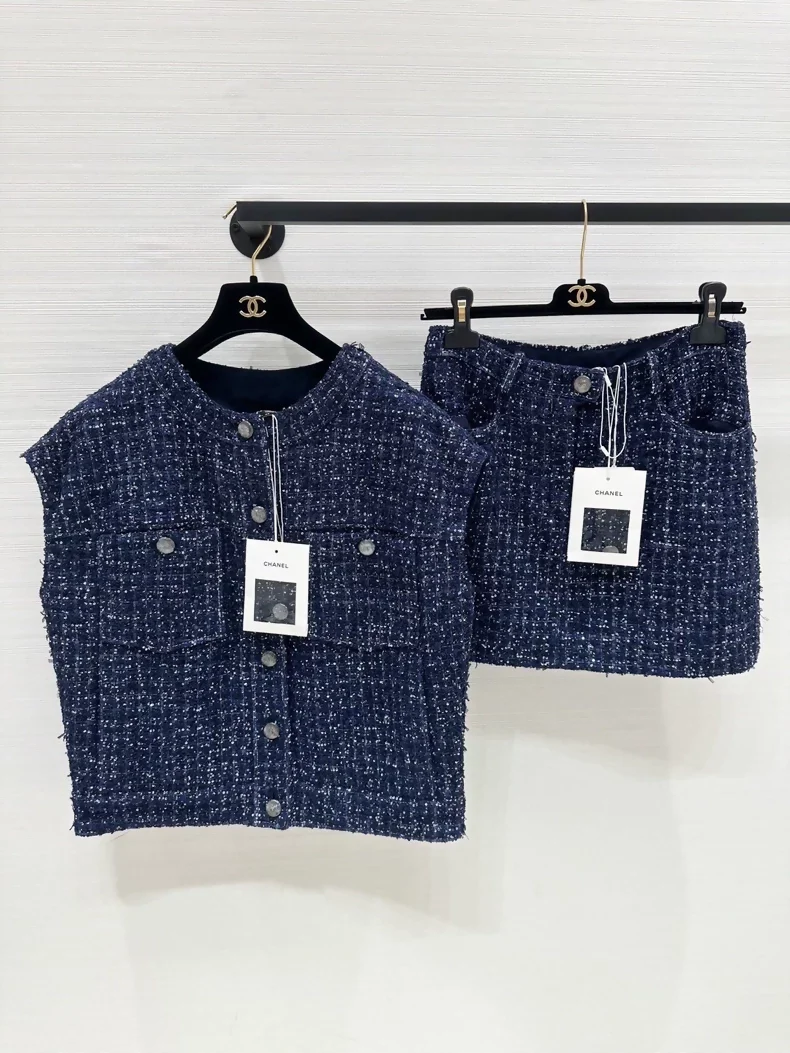 Chanel 25P navy blue sequined tweed vest & Skirt
