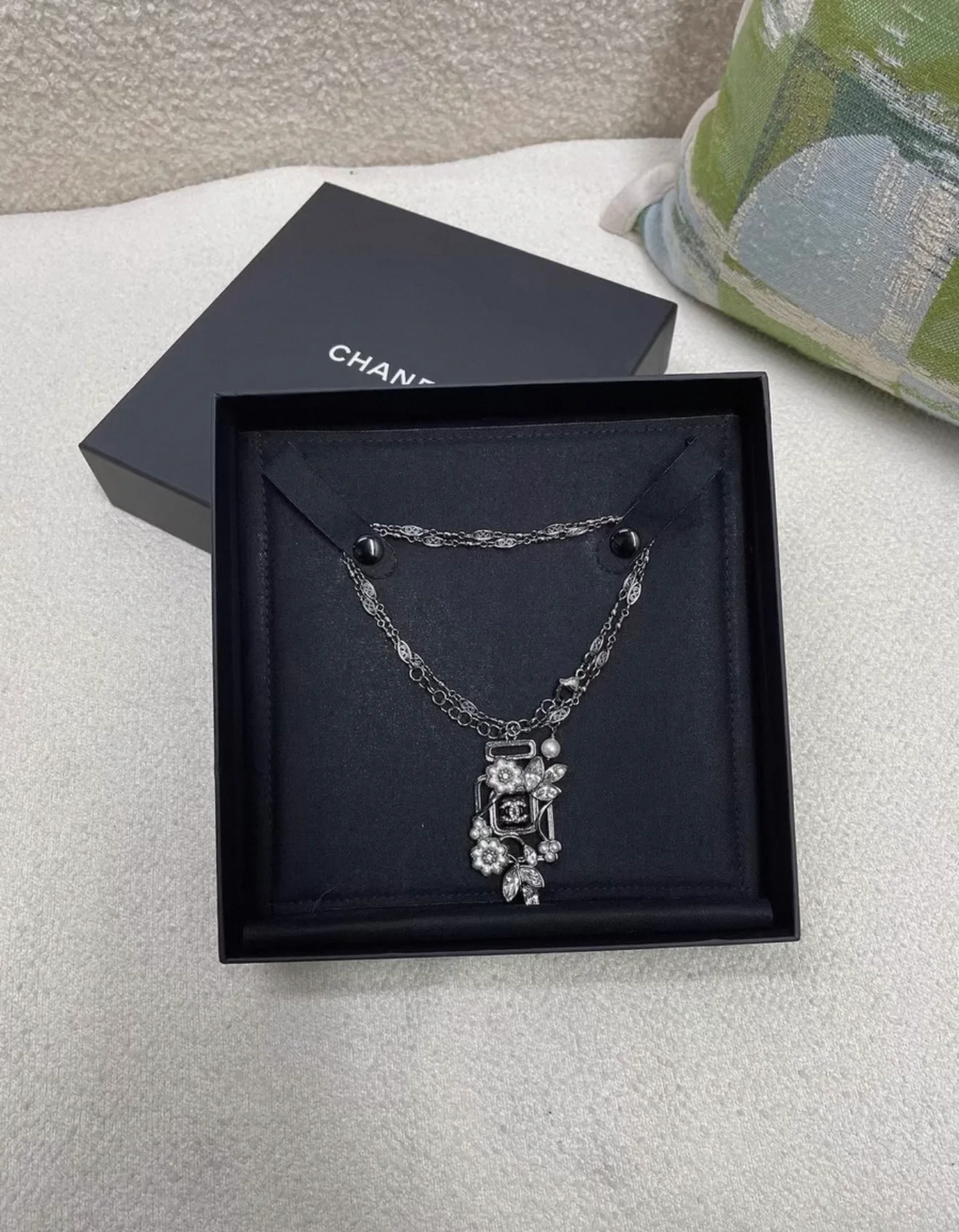 Chanel No. 5 perfum bottle silver & black long necklace