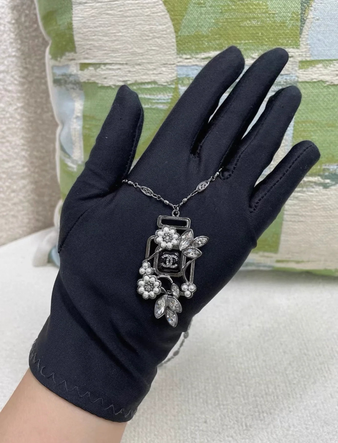 Chanel No. 5 perfum bottle silver & black long necklace - Image 4