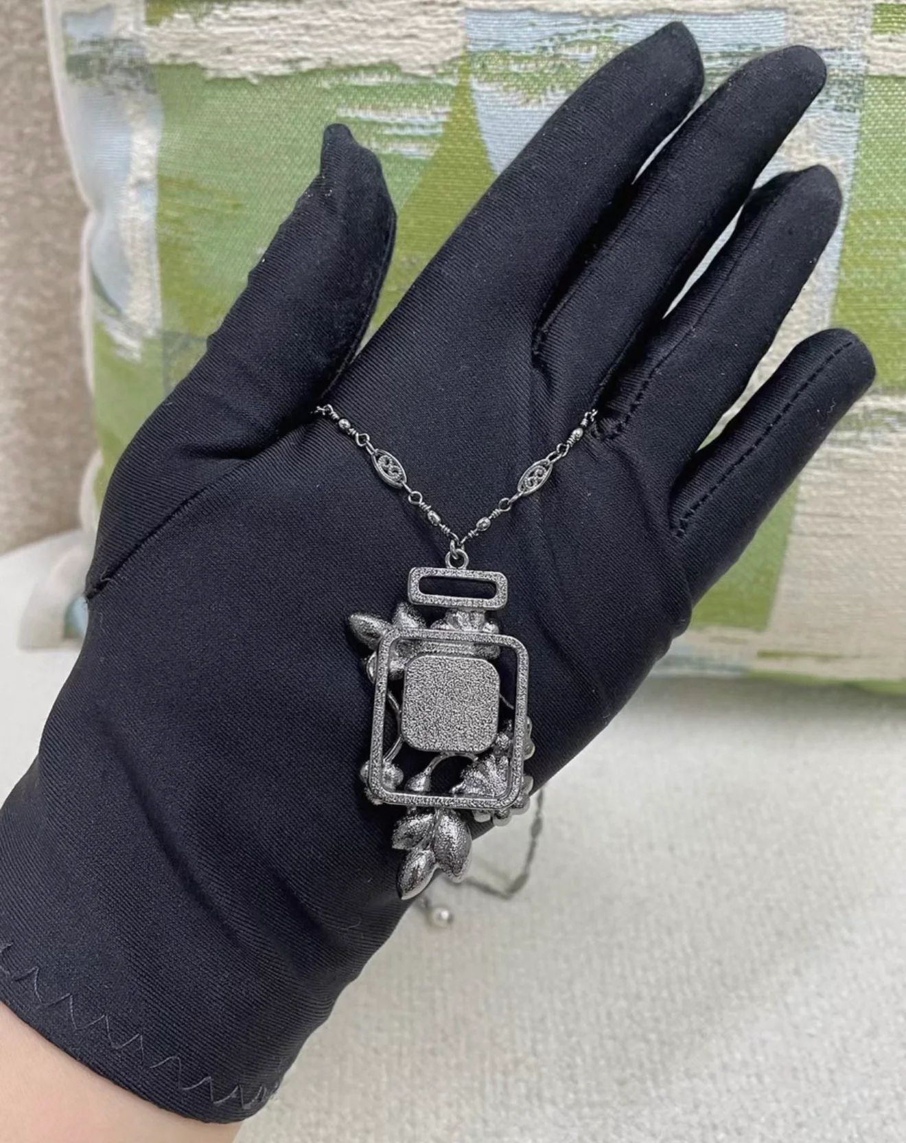Chanel No. 5 perfum bottle silver & black long necklace - Image 5
