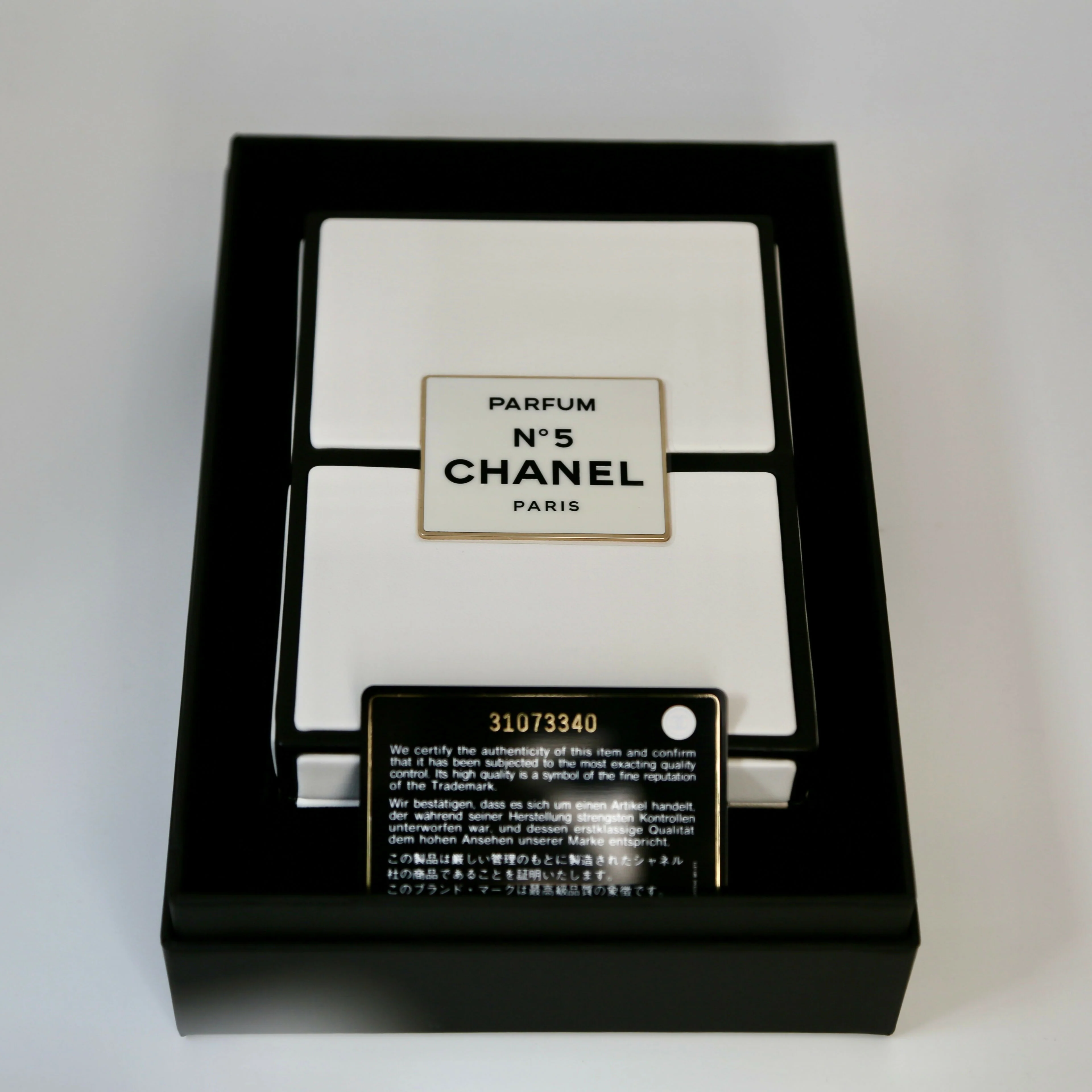 Chanel No.5 Perfume Box Minaudière Clutch Bag 2021 - Image 7
