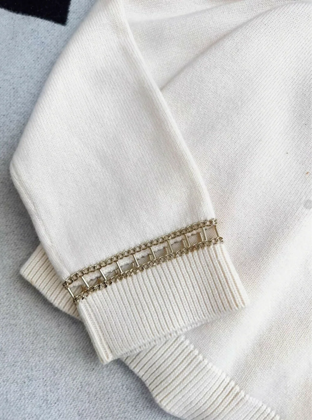 Chanel off-the-shoulder ecru knitted top - Image 3