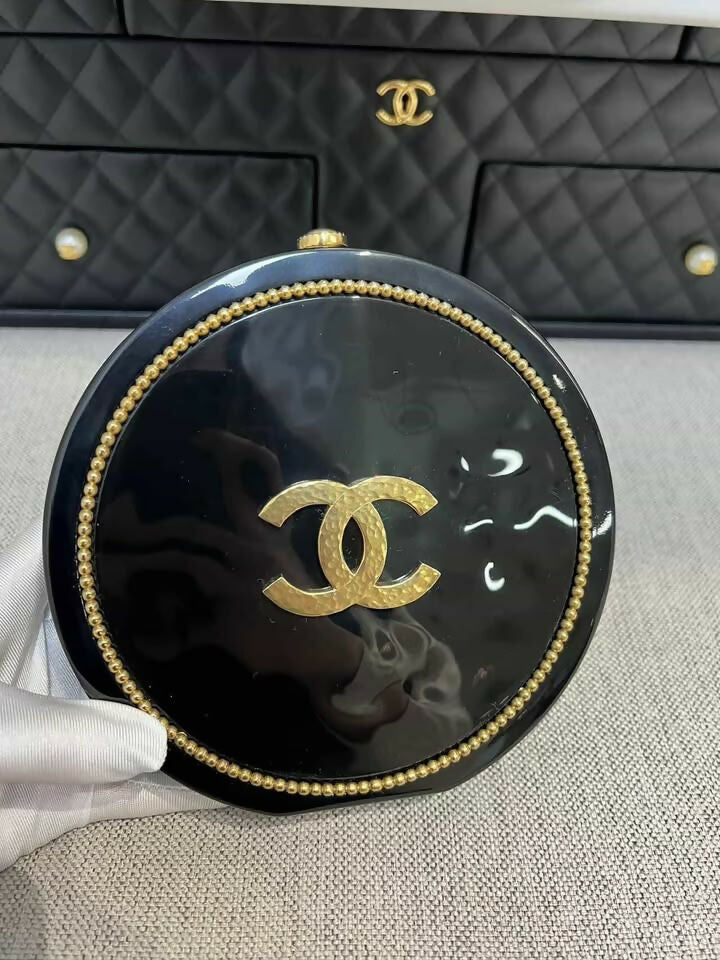 Chanel Owl Minaudière- Cruise 2018 collection - Image 2