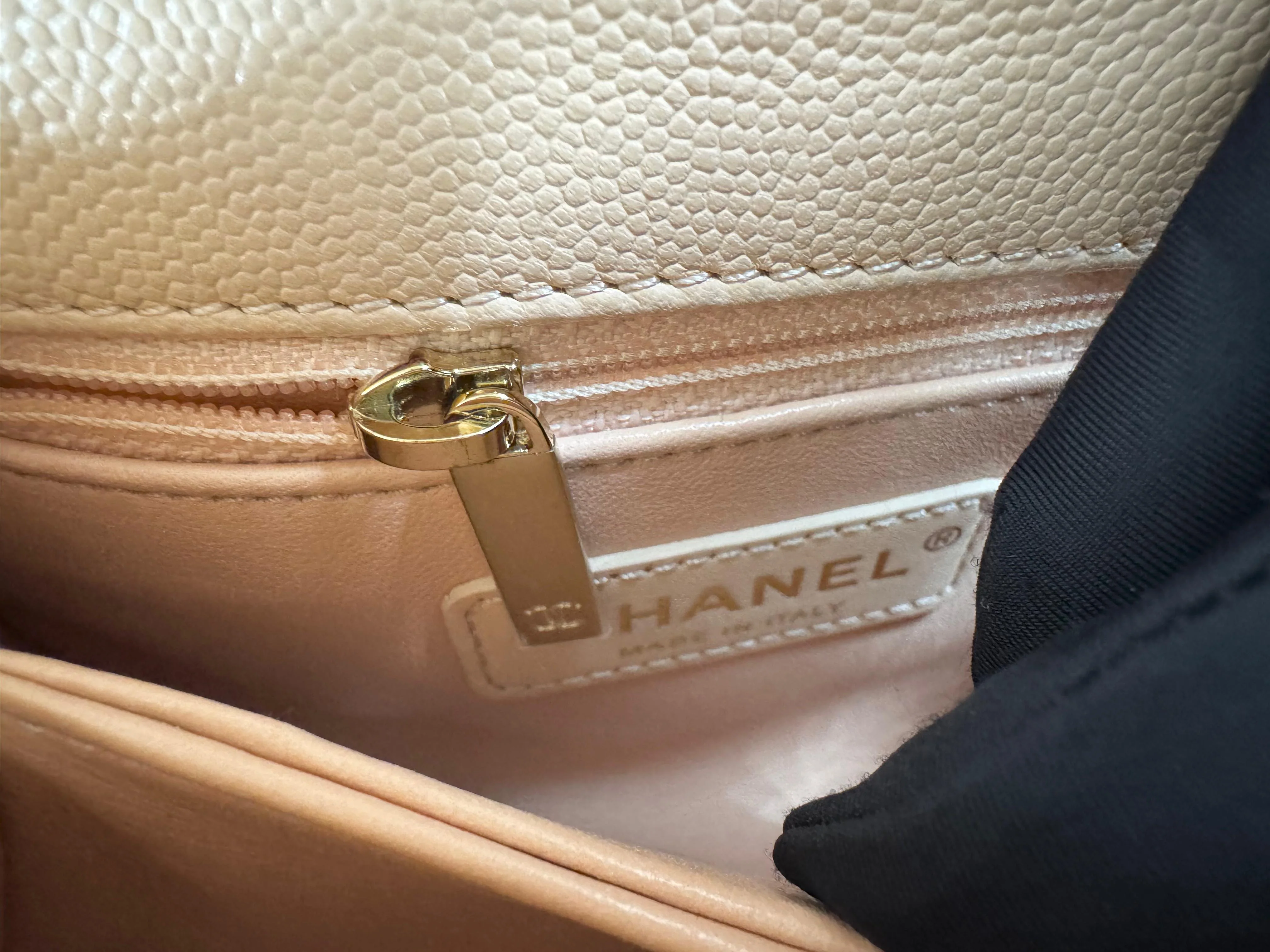Chanel peach grained leather mini coco handle with light gold hardware - Image 4