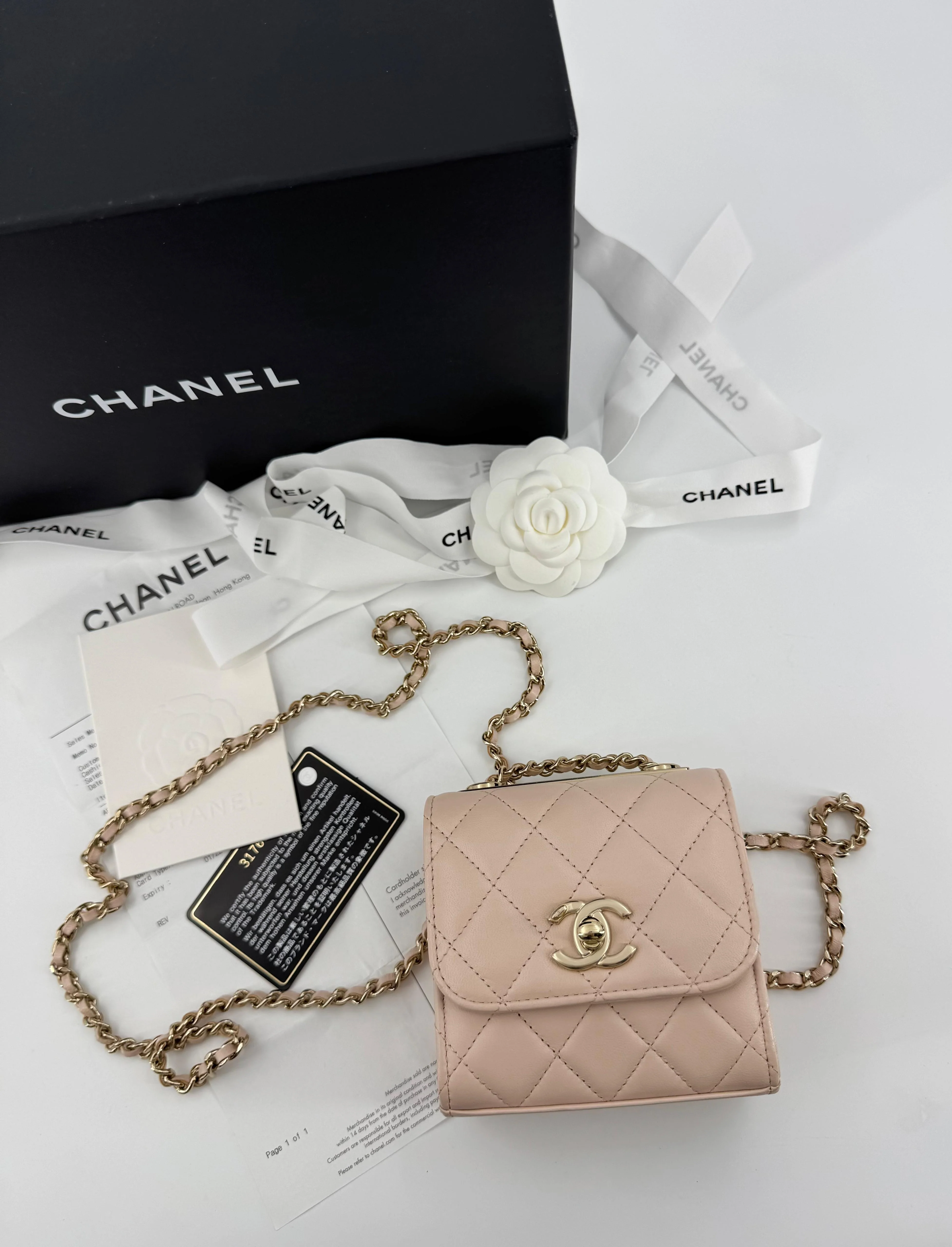 Chanel peach quilted leather coin purse with gold chain strap - Image 2