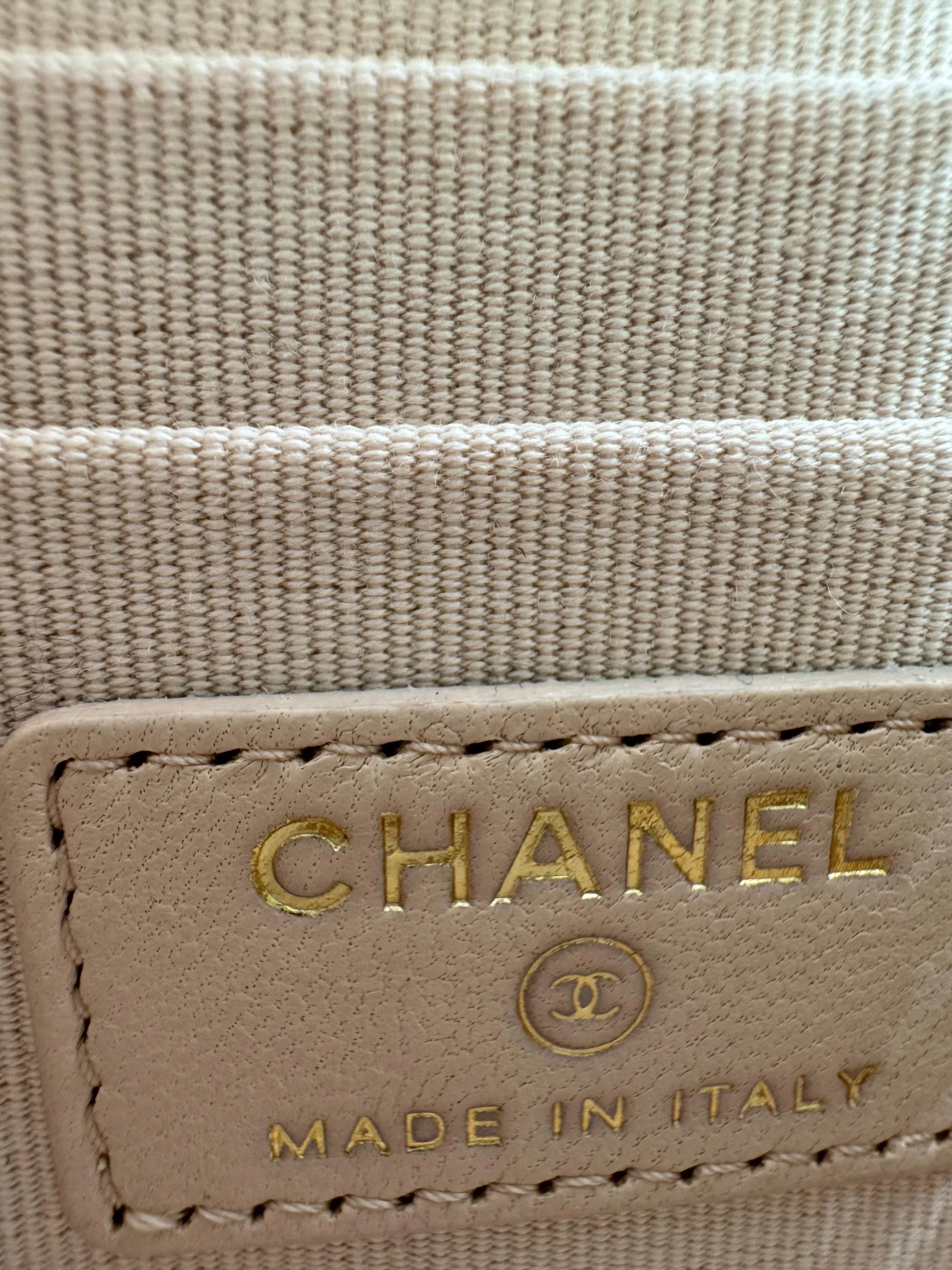 Chanel peach quilted leather coin purse with gold chain strap - Image 9