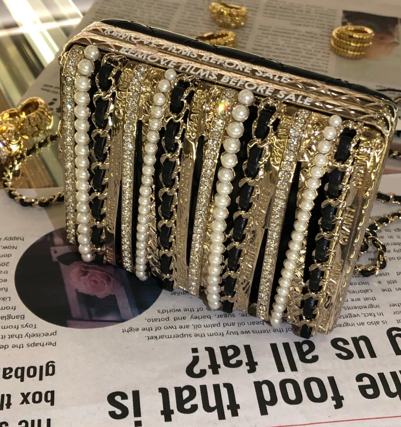 CHANEL pearl leather chain bag minaudière - Image 2