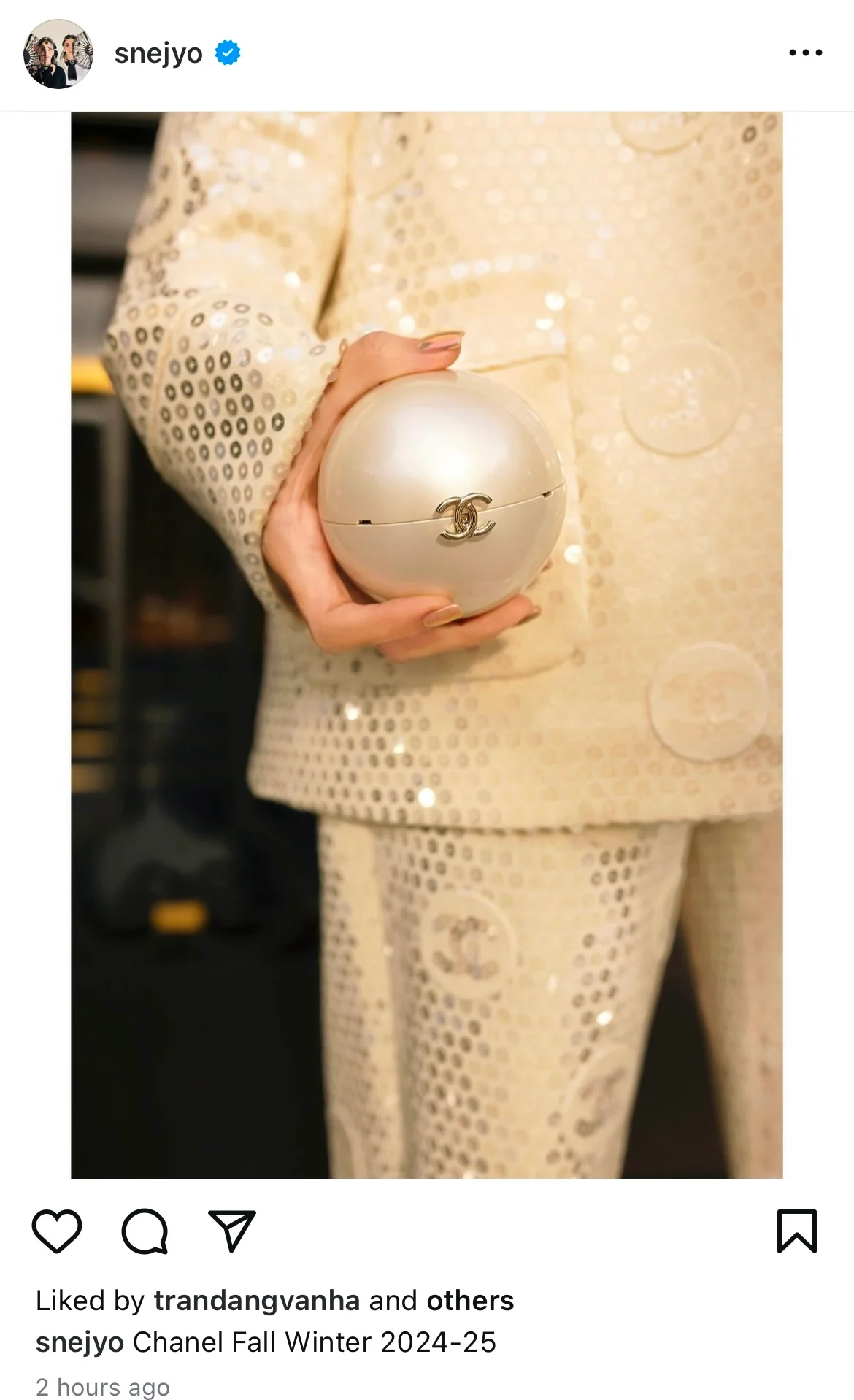 Chanel Pearl Plexiglass Round Shape Minaudiere Evening Bag - Image 4