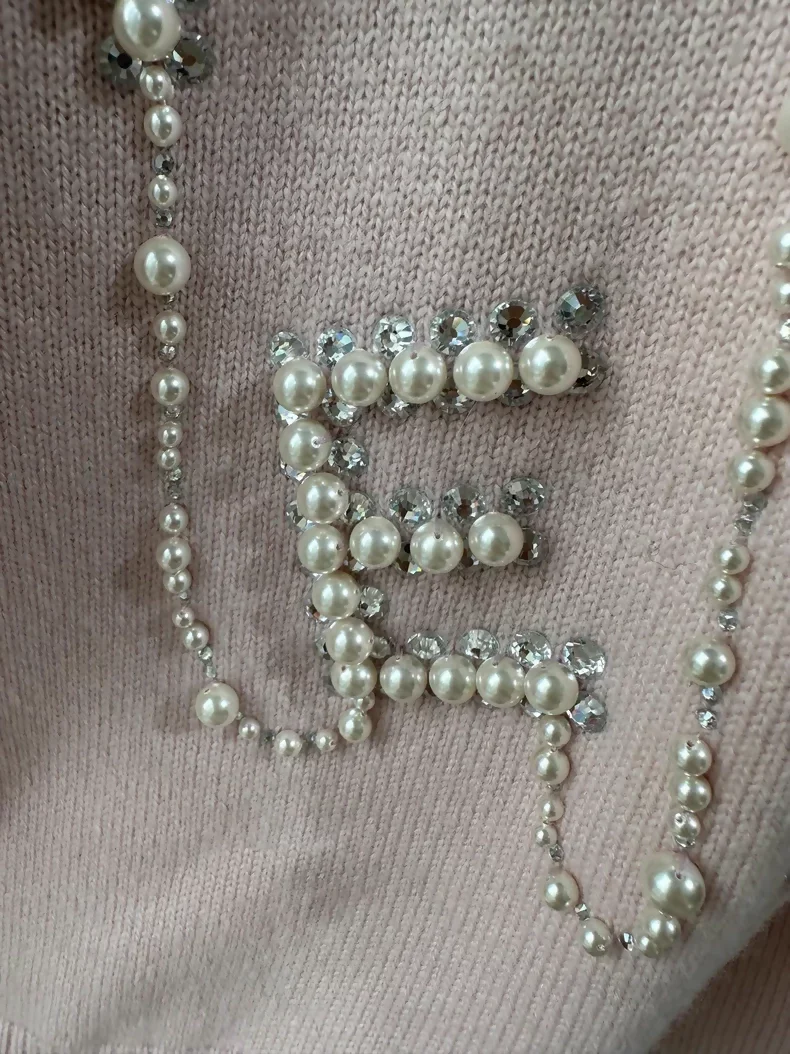 Chanel 21S pink cashmere sweater with pearl and rhinestone embroidery and letter embroidery - Image 3