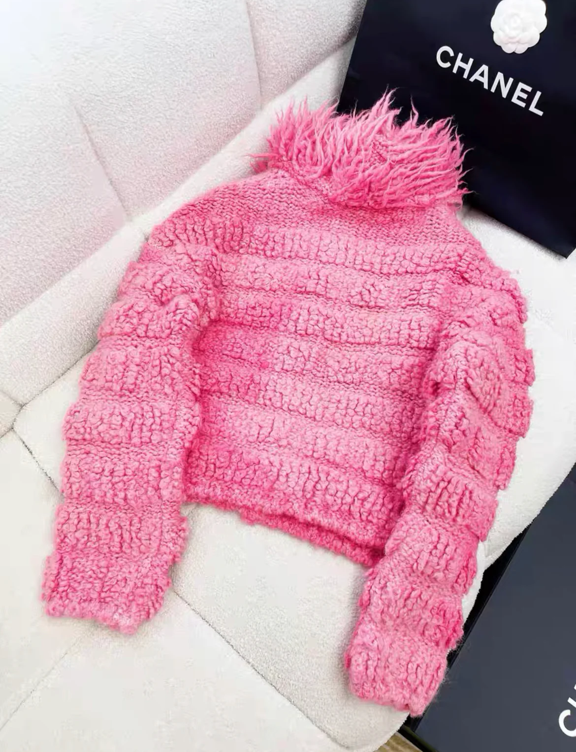 Chanel pink fur coat size 38 - Image 5