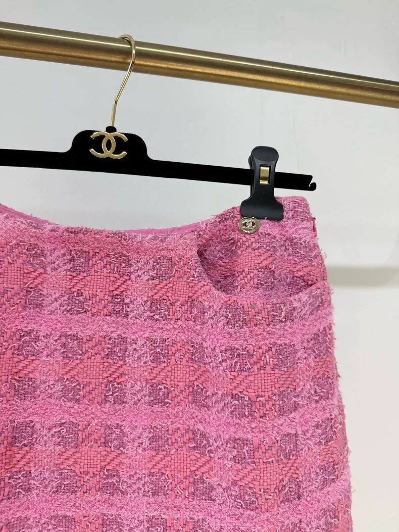 Chanel 24P pink plaid skirt - Image 2