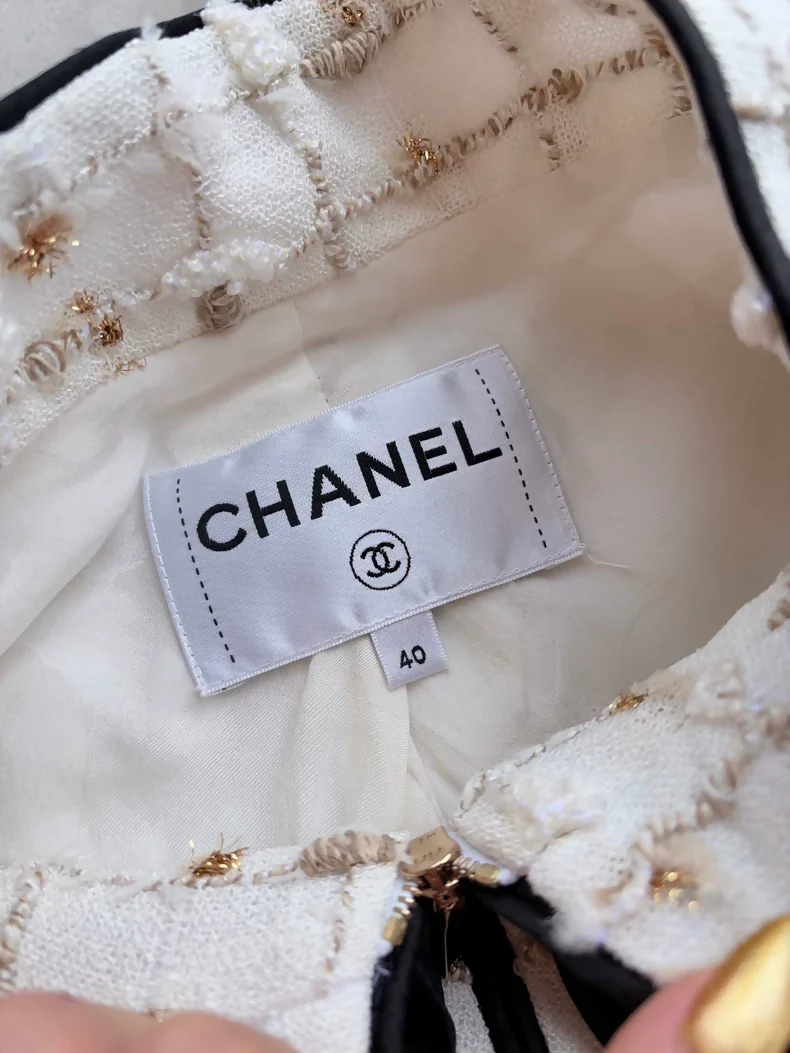 Chanel 19S ecru gold tweed Jacket - Image 5